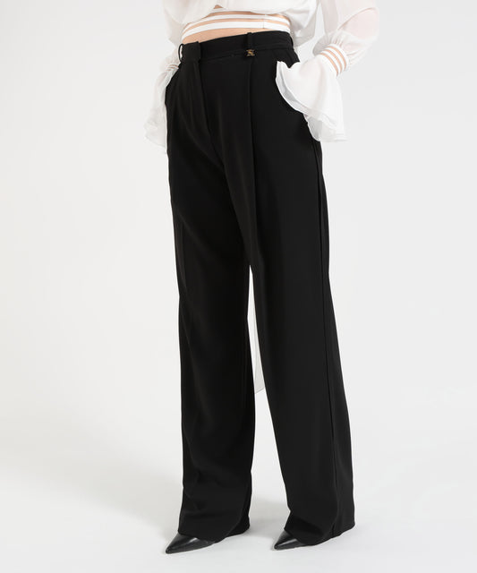 ELISABETTA FRANCHI Pantaloni in crêpe leggero con logo charm