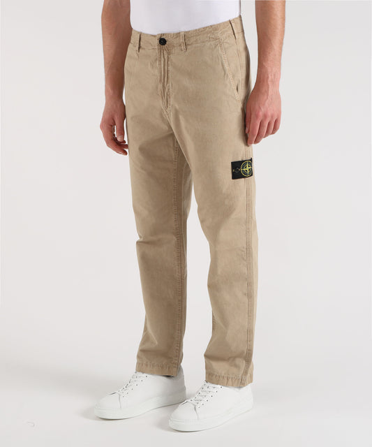 Pantaloni STONE ISLAND BRUSHED ORGANIC COTTON CANVAS 'OLD' EFFECT - Pantalone chino vestibilità regular con tasche con bottone automatico Deserto | STONE ISLAND Pantaloni STONE ISLAND BRUSHED ORGANIC COTTON CANVAS 'OLD' EFFECT - Pantalone chino vestibilità regular con tasche con bottone automatico Deserto | STONE ISLAND
