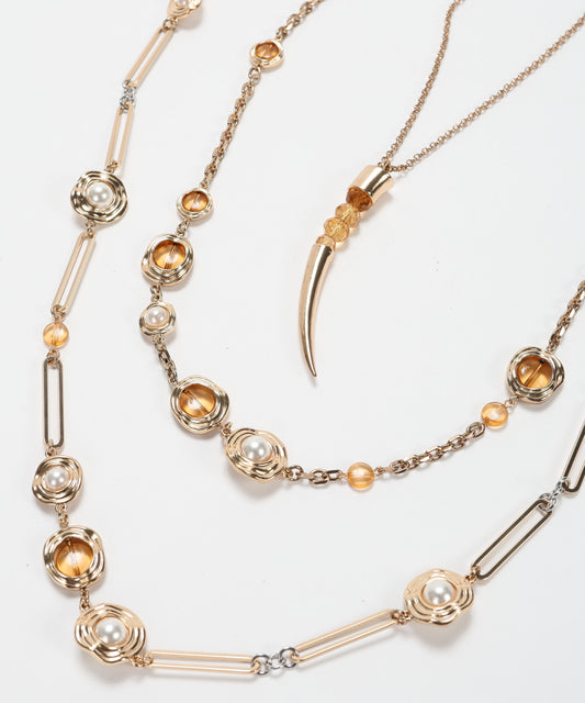 Necklaces CLIPS Long Gold Three-Strand Necklace with Amber-Colored Stones, Pearls and Charms Oro | CLIPS Necklaces CLIPS Long Gold Three-Strand Necklace with Amber-Colored Stones, Pearls and Charms Oro | CLIPS