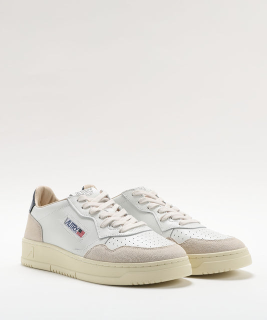 Sneakers AUTRY SNEAKERS MEDALIST LOW IN PELLE BIANCA E BLU E SUEDE BEIGE Bianco/blu | AUTRY Sneakers AUTRY SNEAKERS MEDALIST LOW IN PELLE BIANCA E BLU E SUEDE BEIGE Bianco/blu | AUTRY