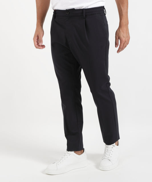 Pantaloni CRUNA pantalone uomo Mitte blu navy con pinces e vita elasticizzata Notte | CRUNA Pantaloni CRUNA pantalone uomo Mitte blu navy con pinces e vita elasticizzata Notte | CRUNA