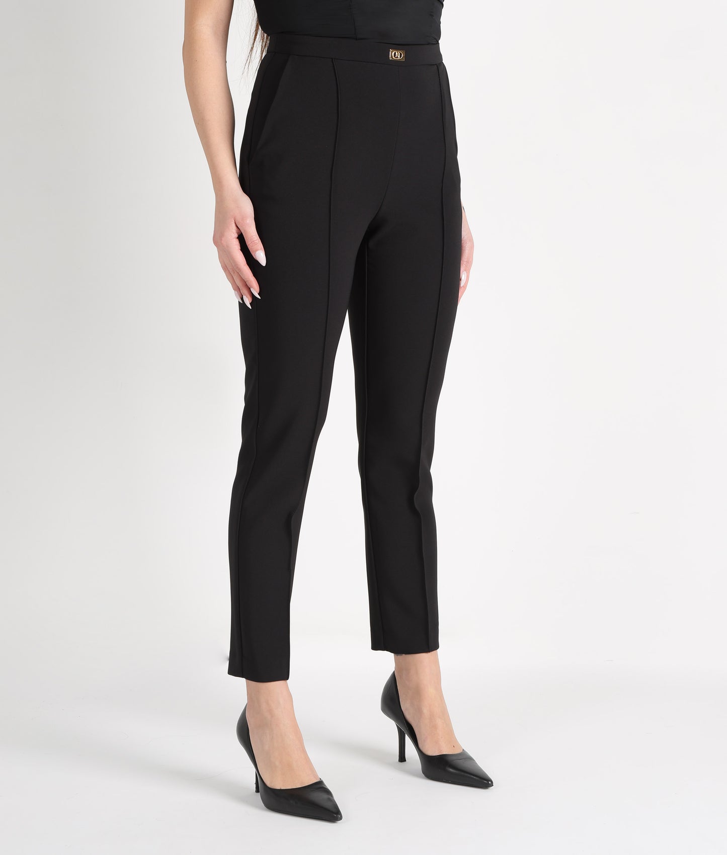 ELISABETTA FRANCHI Pantaloni in crêpe con tasche e placca logo