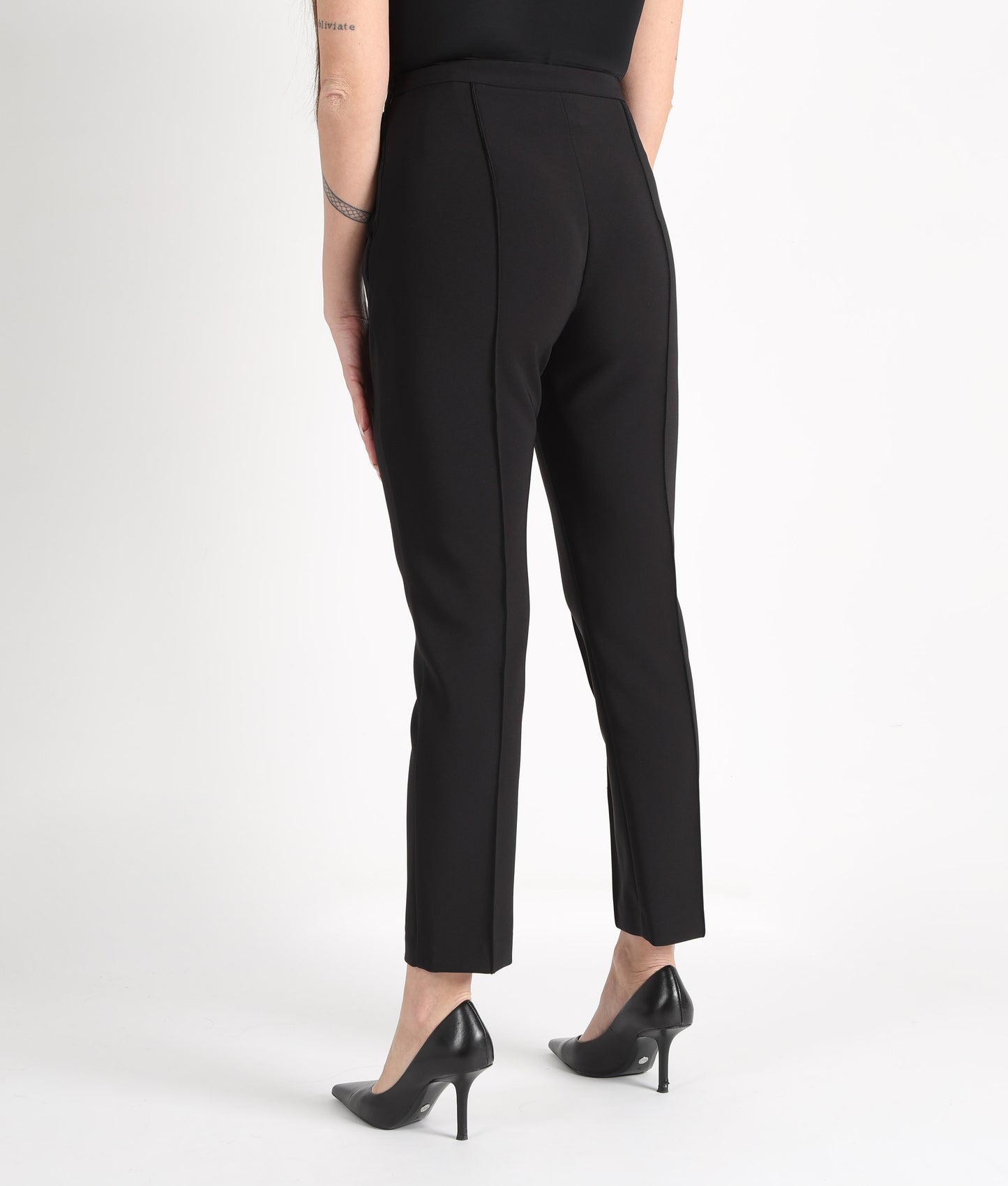 ELISABETTA FRANCHI Pantaloni in crêpe con tasche e placca logo
