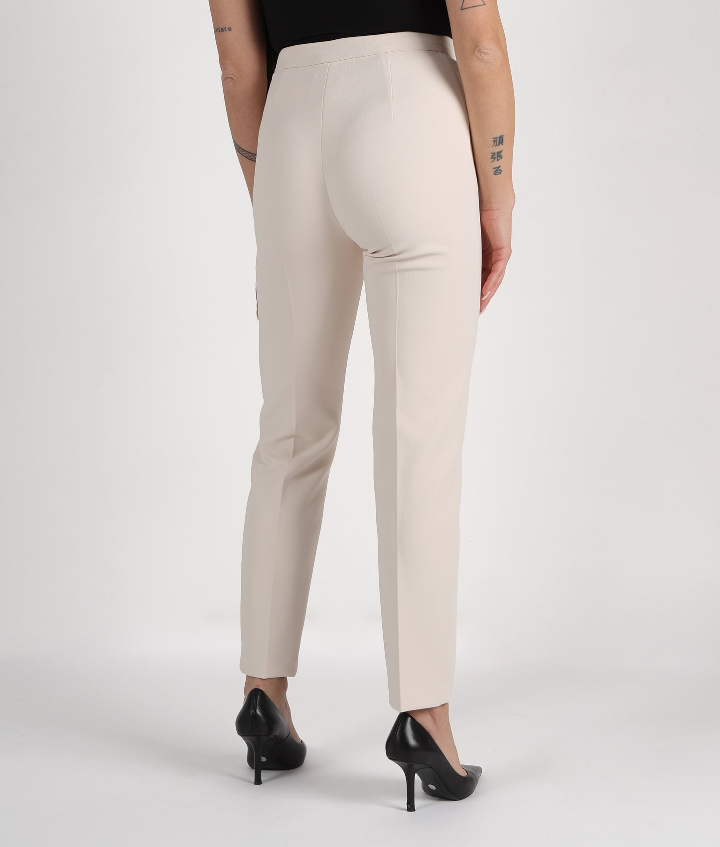 ELISABETTA FRANCHI Pantaloni slim in Crêpe con placca logo