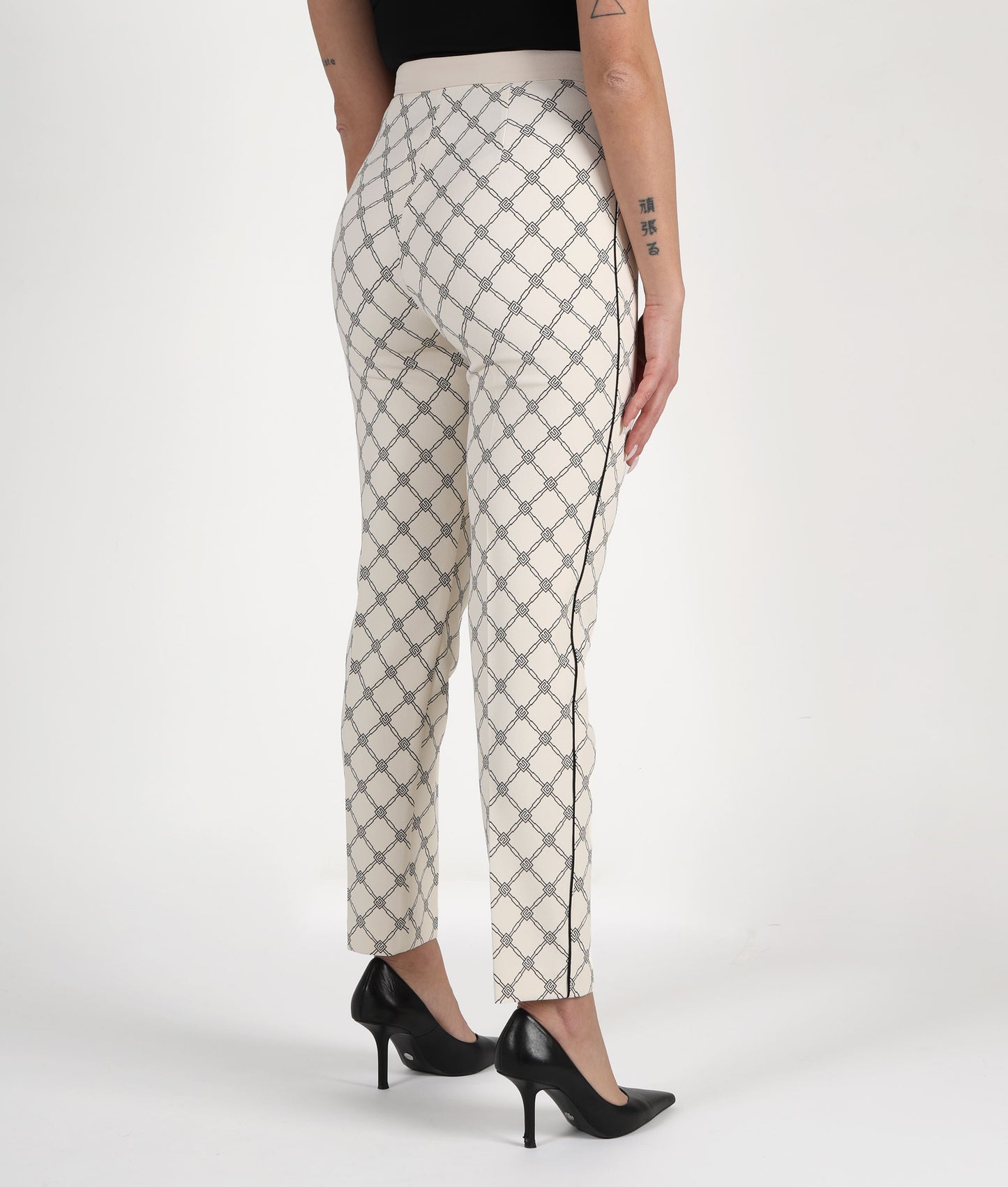 ELISABETTA FRANCHI Pantaloni in crêpe con stampa a losanghe