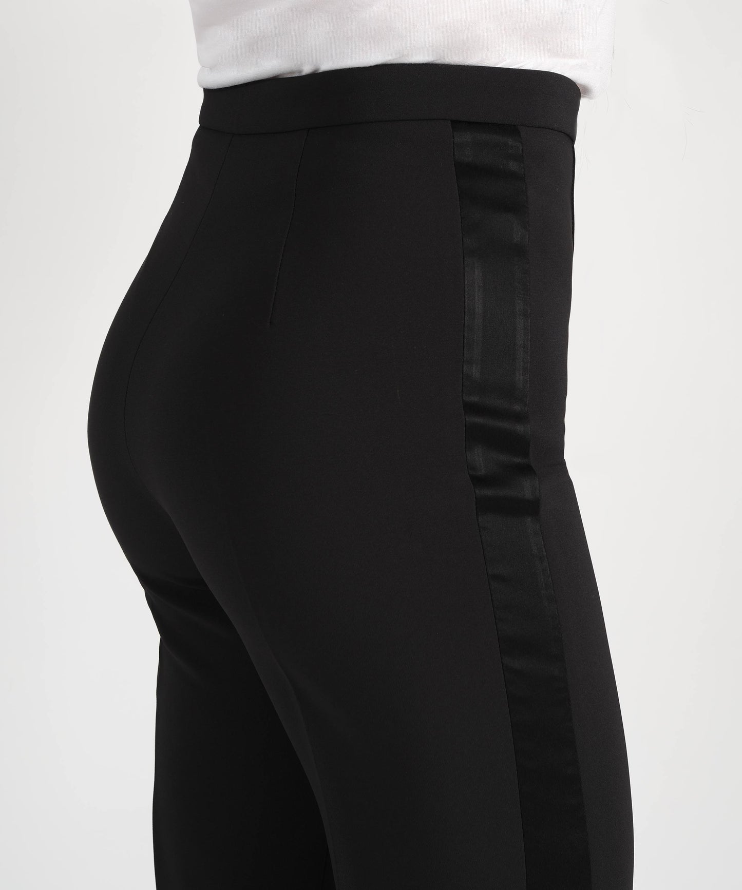ELISABETTA FRANCHI Tailleur doppiopetto in crêpe con bande in raso