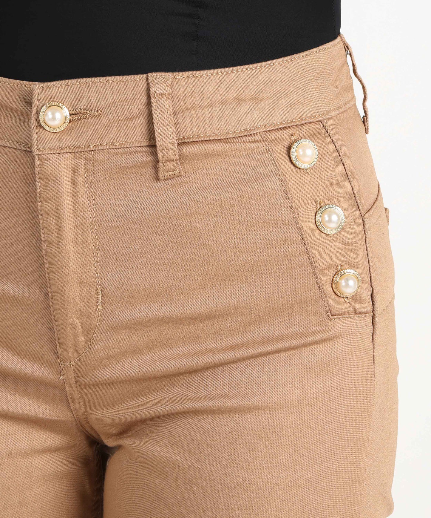 pantaloni flare con bottoni