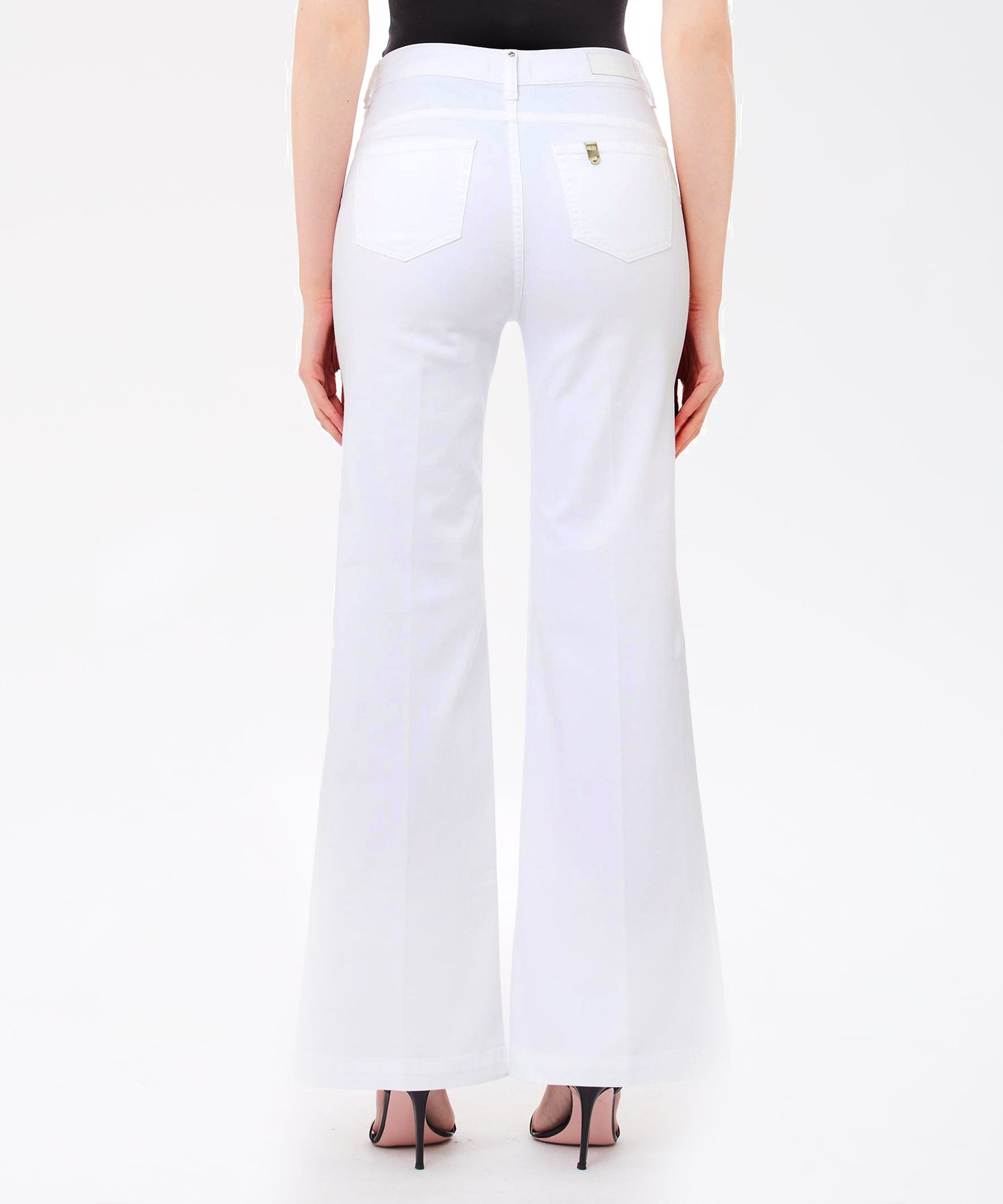 pantaloni flare con bottoni