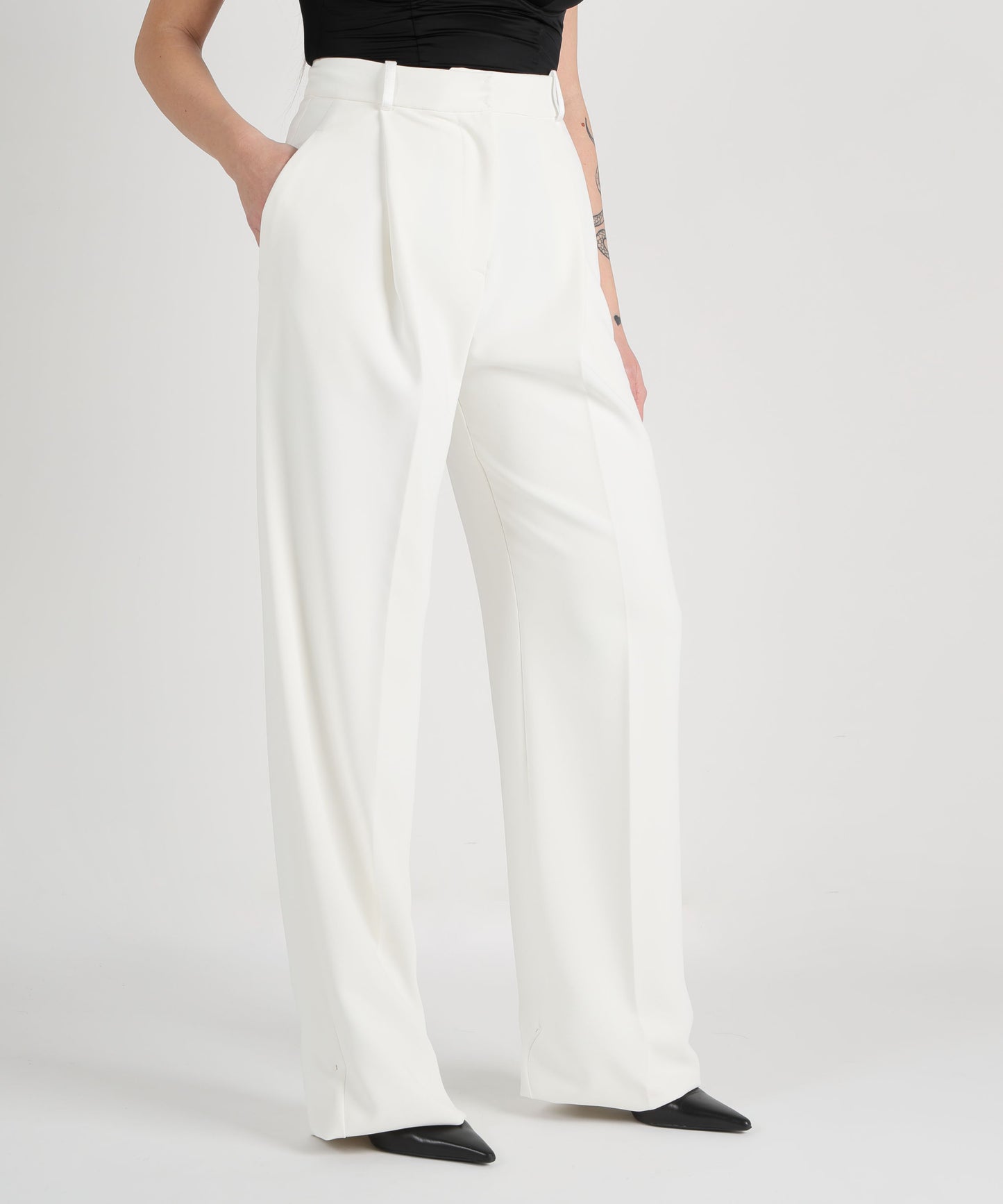 ELISABETTA FRANCHI Pantaloni in crêpe con dettagli in raso
