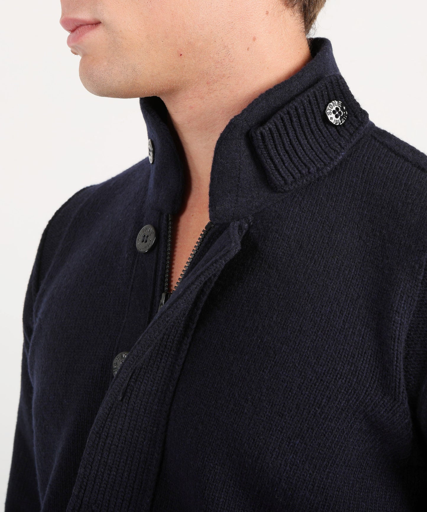 STONE ISLAND Maglione con bottoni e dettagli in feltro