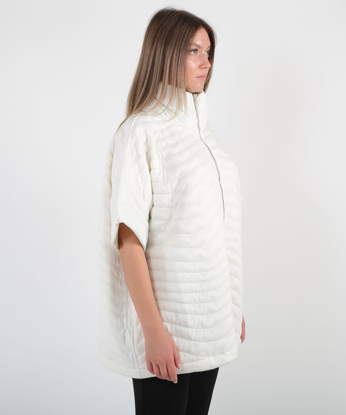 HERNO Poncho in resort in maglione wave imbottito e nylon elasticizzato leggero