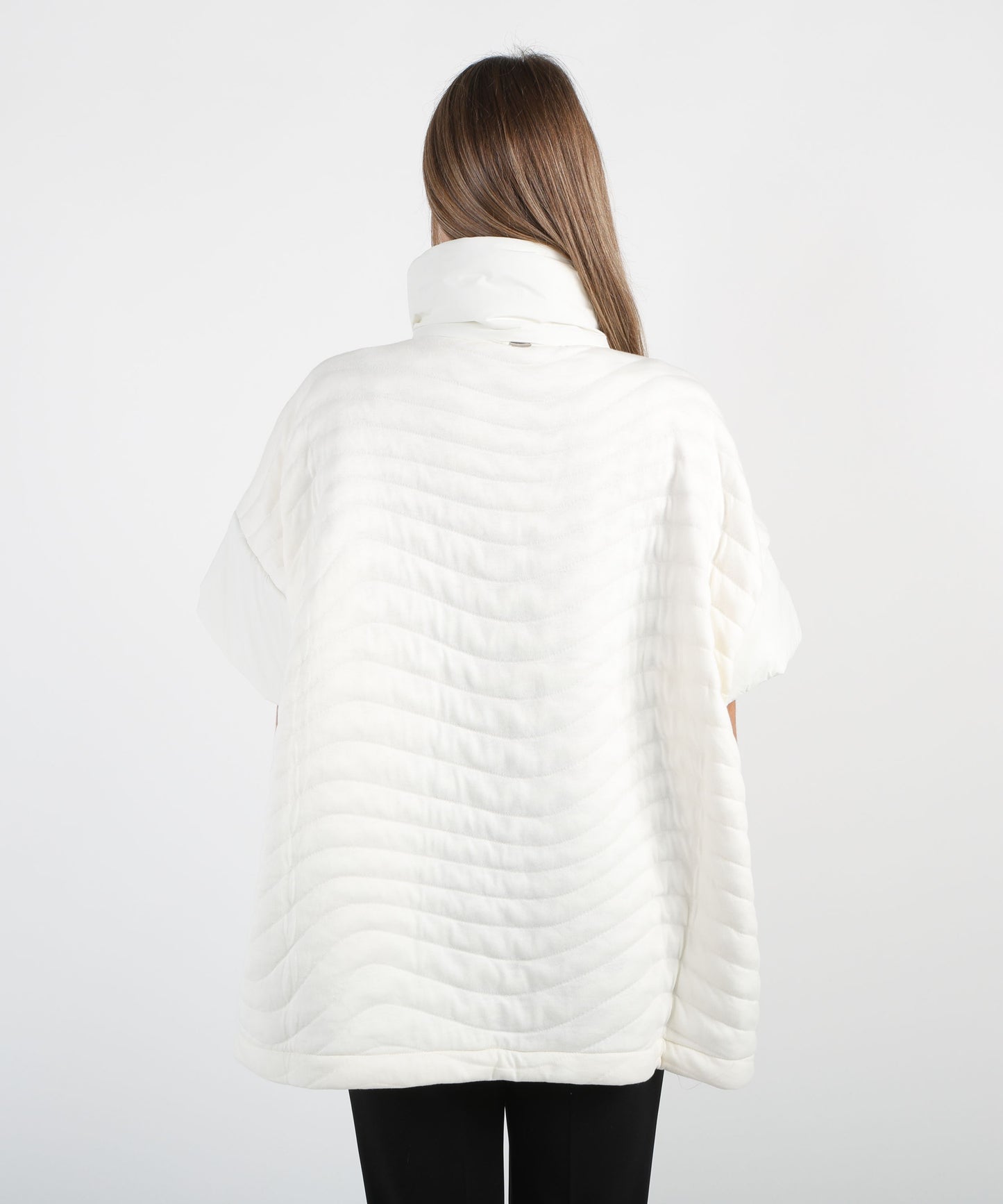HERNO Poncho in resort in maglione wave imbottito e nylon elasticizzato leggero