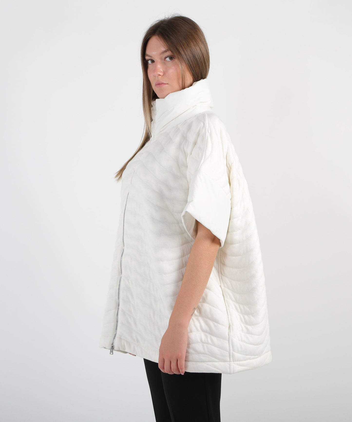 HERNO Poncho in resort in maglione wave imbottito e nylon elasticizzato leggero