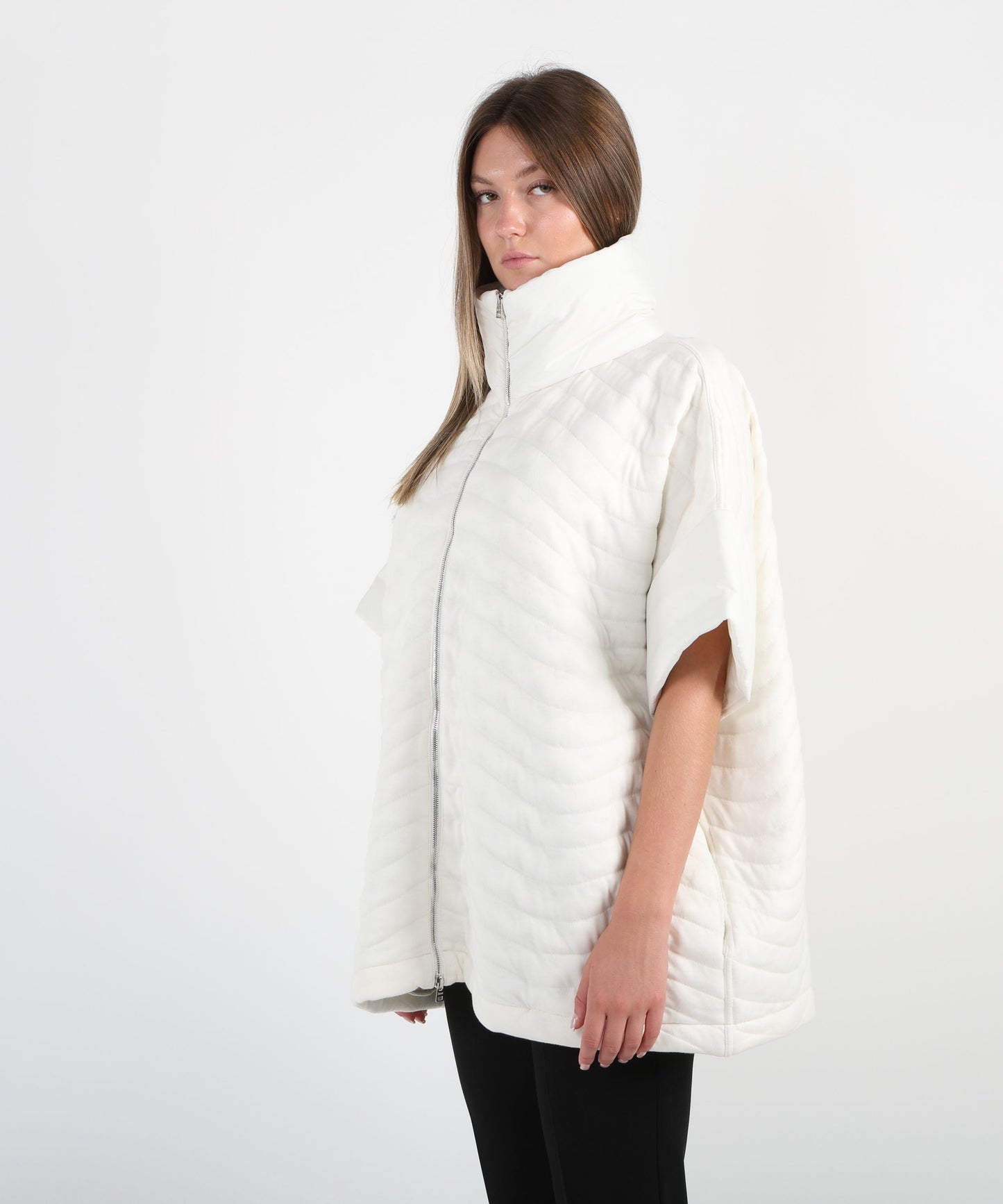 HERNO Poncho in resort in maglione wave imbottito e nylon elasticizzato leggero