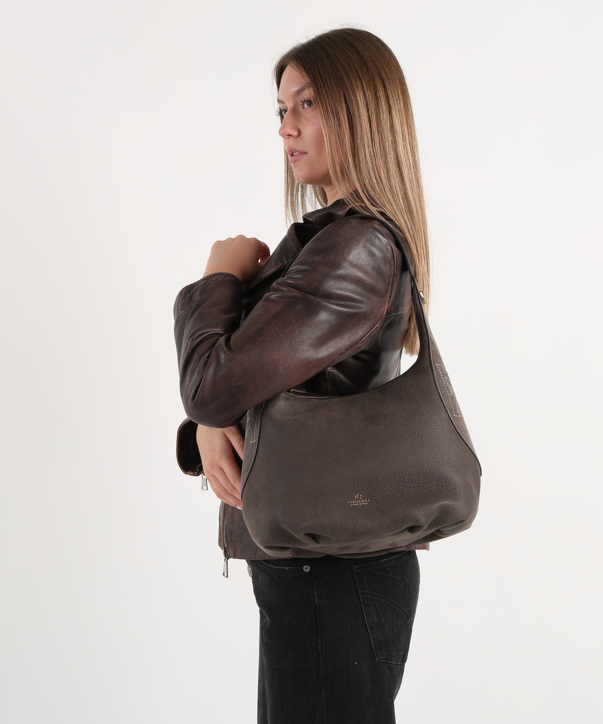 CUOIERIA FIORENTINA  Hobo Grande Maxima – Eleganza e Carattere in Pelle Nabuk