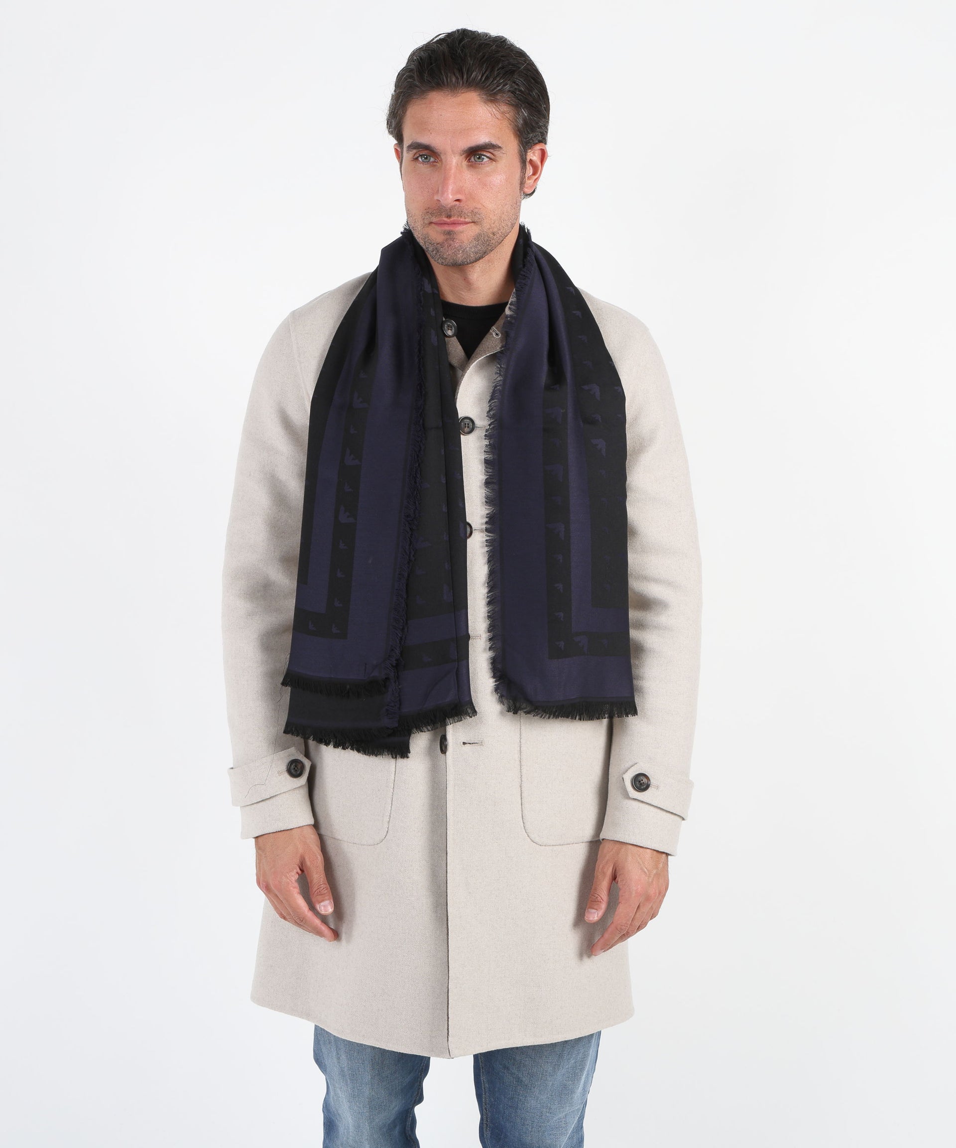 EMPORIO ARMANI Sciarpa Emporio Armani in viscosa con logo jacquard