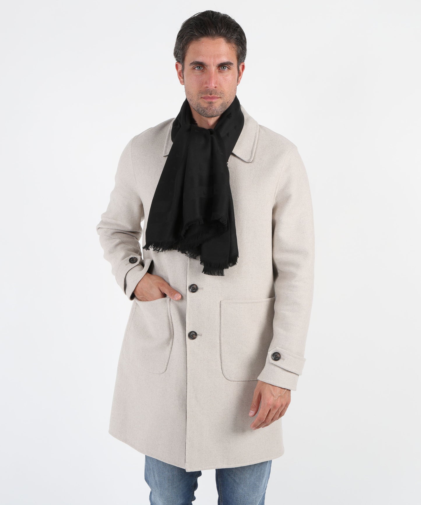 EMPORIO ARMANI Sciarpa Emporio Armani in viscosa con logo jacquard