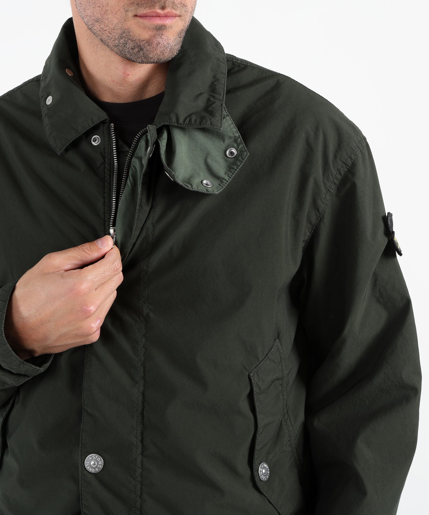 STONE ISLAND Coach jacket con antigoccia e tasche con automatici
