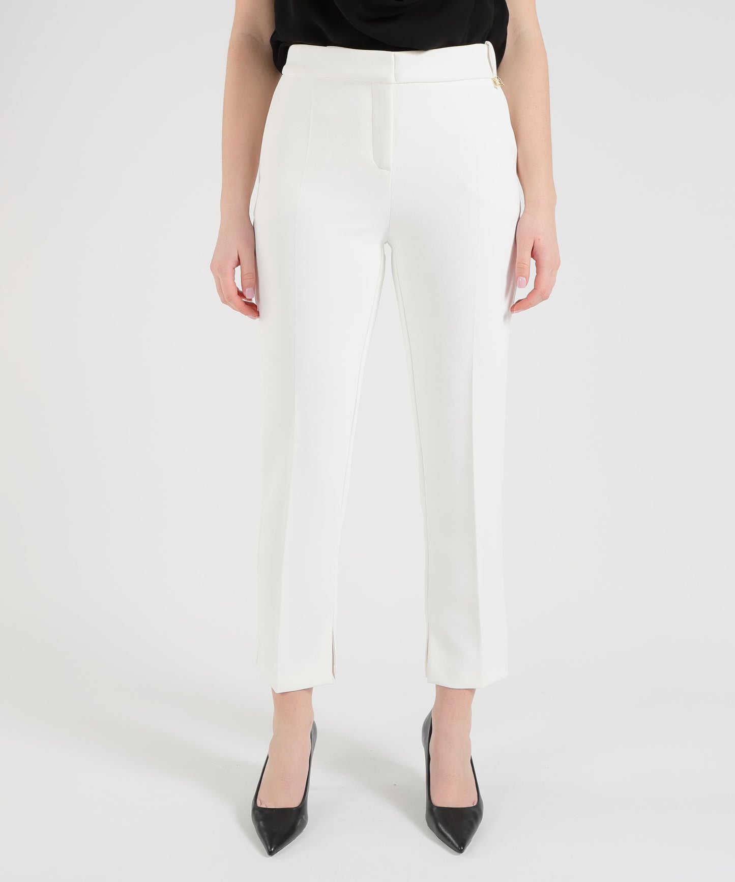 ELISABETTA FRANCHI Pantaloni in crêpe leggero con logo charm