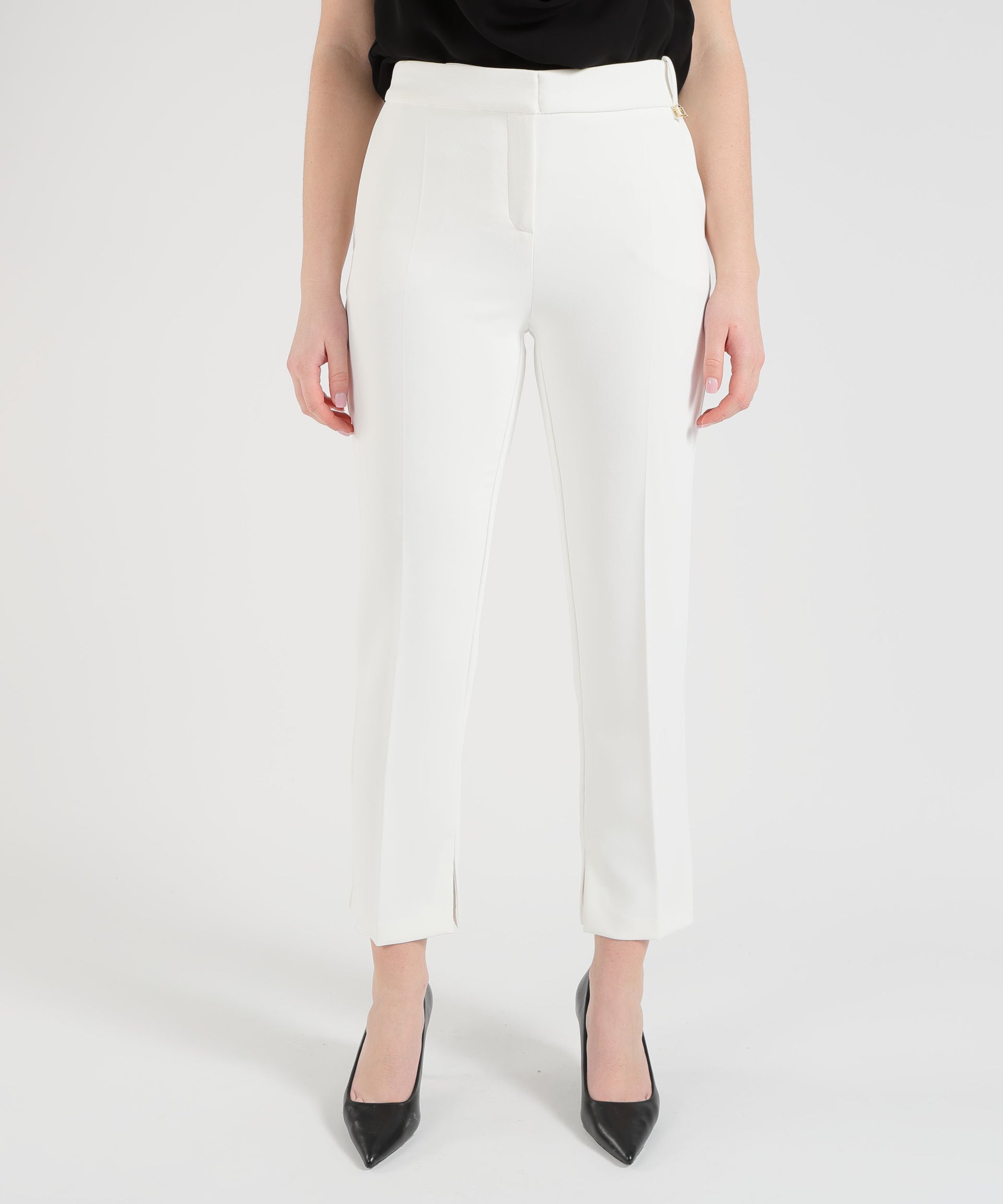 ELISABETTA FRANCHI Pantaloni in crêpe leggero con logo charm