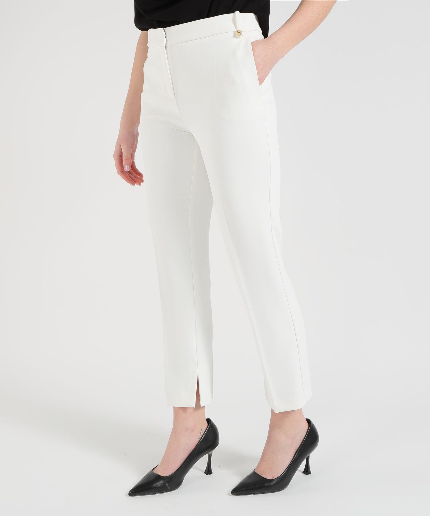 ELISABETTA FRANCHI Pantaloni in crêpe leggero con logo charm