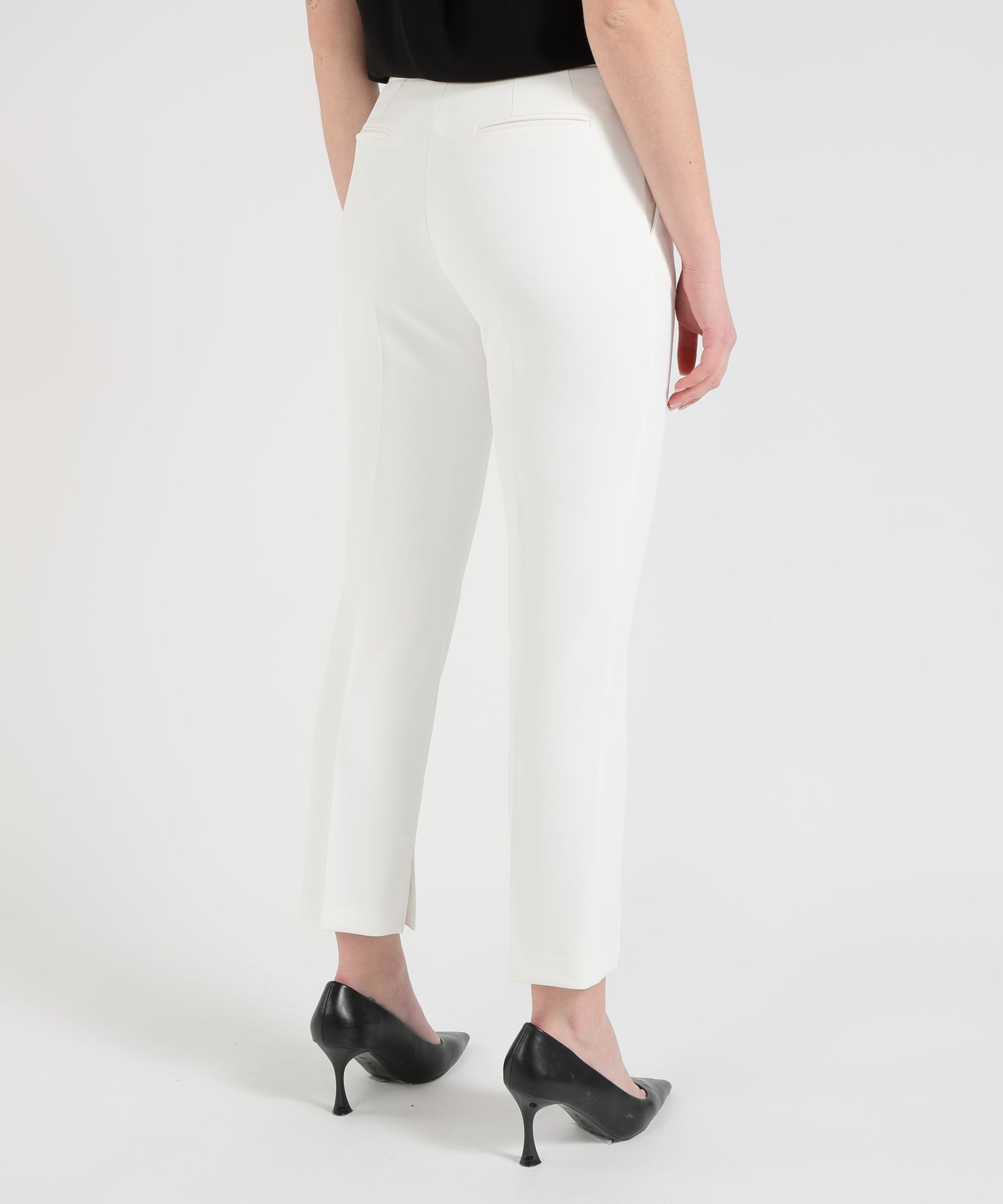 ELISABETTA FRANCHI Pantaloni in crêpe leggero con logo charm