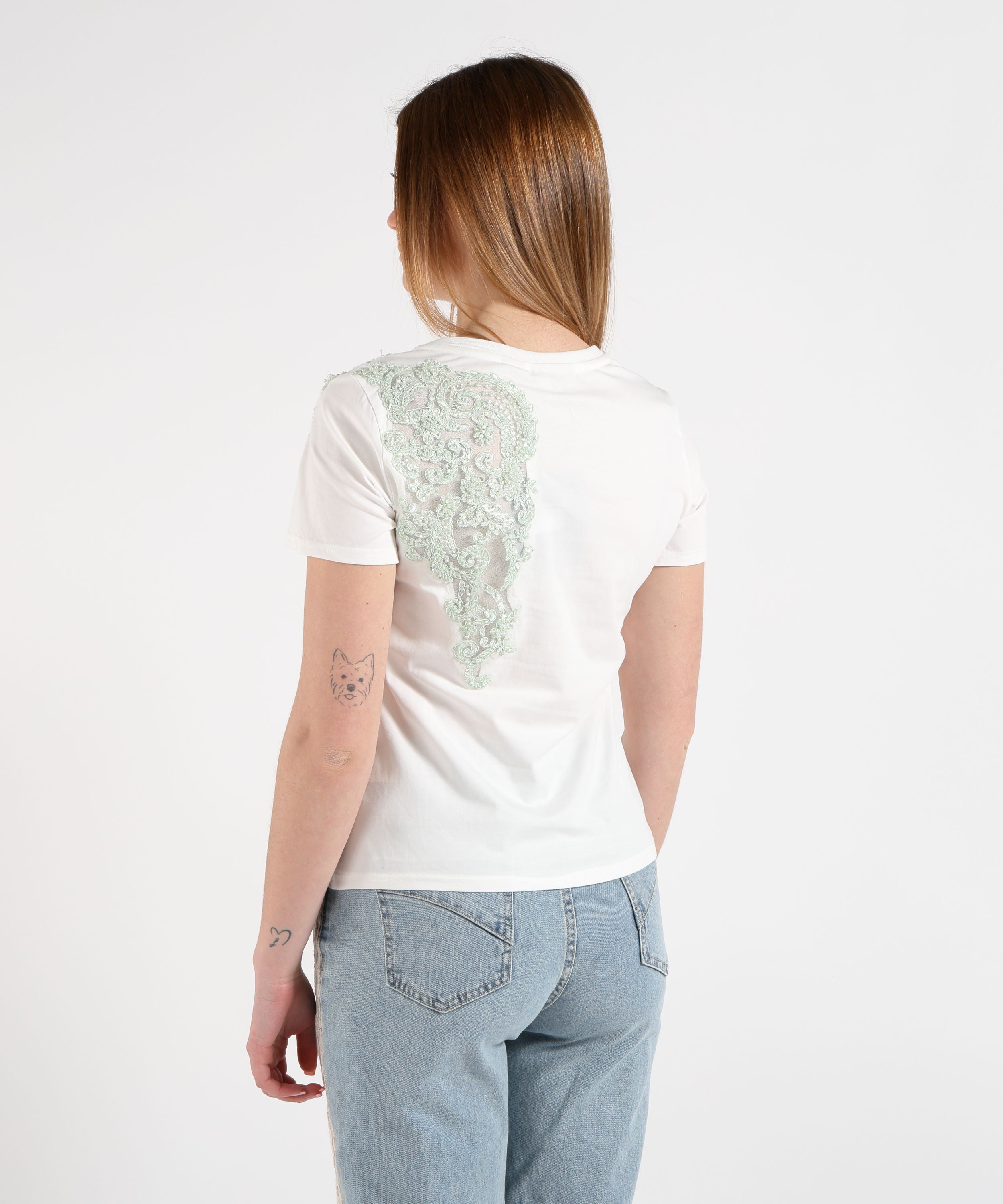 Amosa T-shirt Donna Bianca con Inserto Ricamato e Perline Verdi