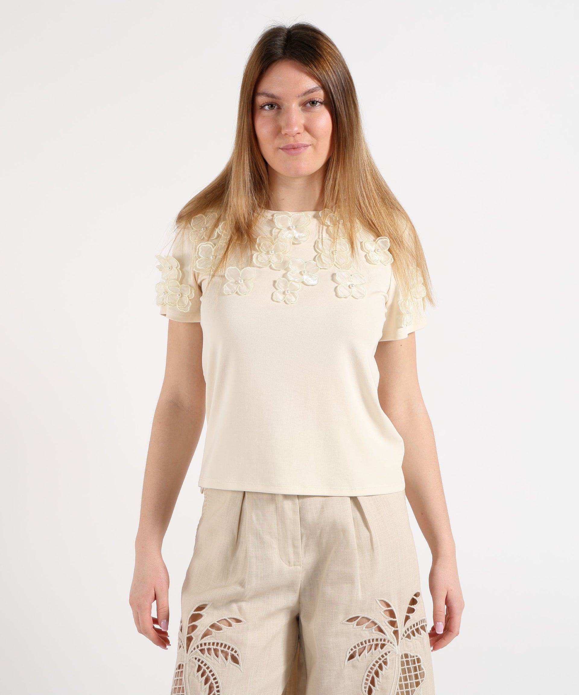 Amosa T-shirt Donna Ecru con Applicazioni Floreali
