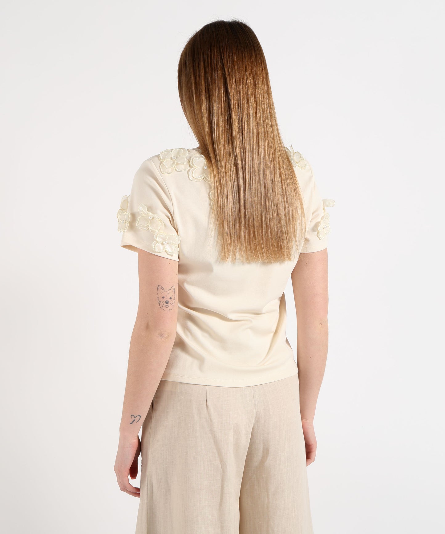 Amosa T-shirt Donna Ecru con Applicazioni Floreali