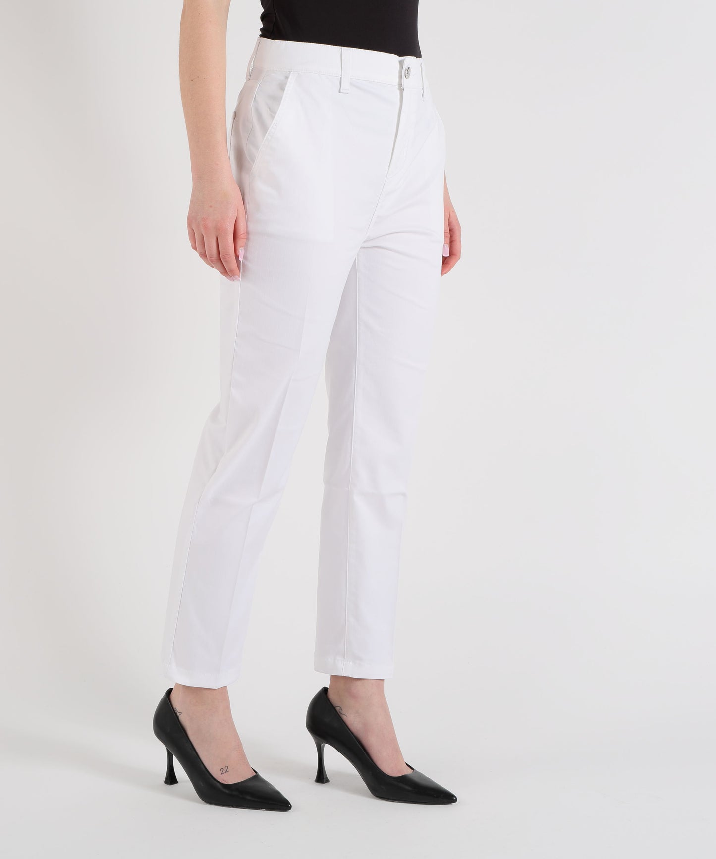 LIUJO WHITE Capri Chino Pants