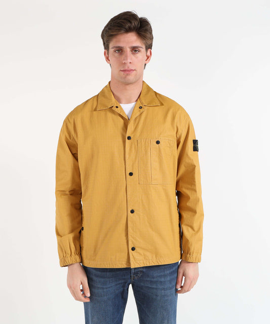 Giacche STONE ISLAND DOUBLE-COATED COTTON RIPSTOP - Overshirt vestibilità comfort con tasche Mostarda | STONE ISLAND