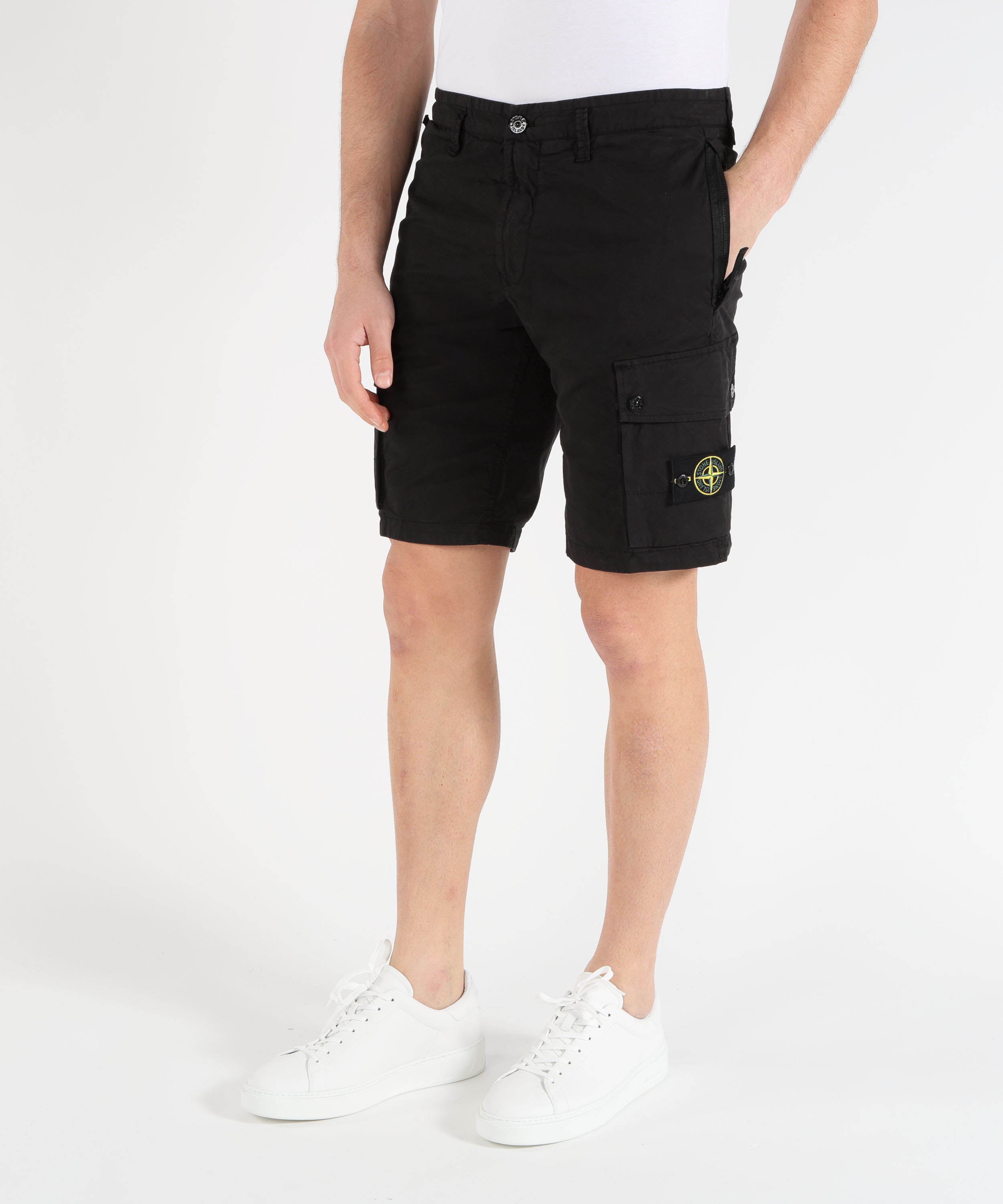 Bermuda STONE ISLAND STRETCH ORGANIC COTTON TWILL - Bermuda cargo vestibilità slim con tasche con zip Nero | STONE ISLAND