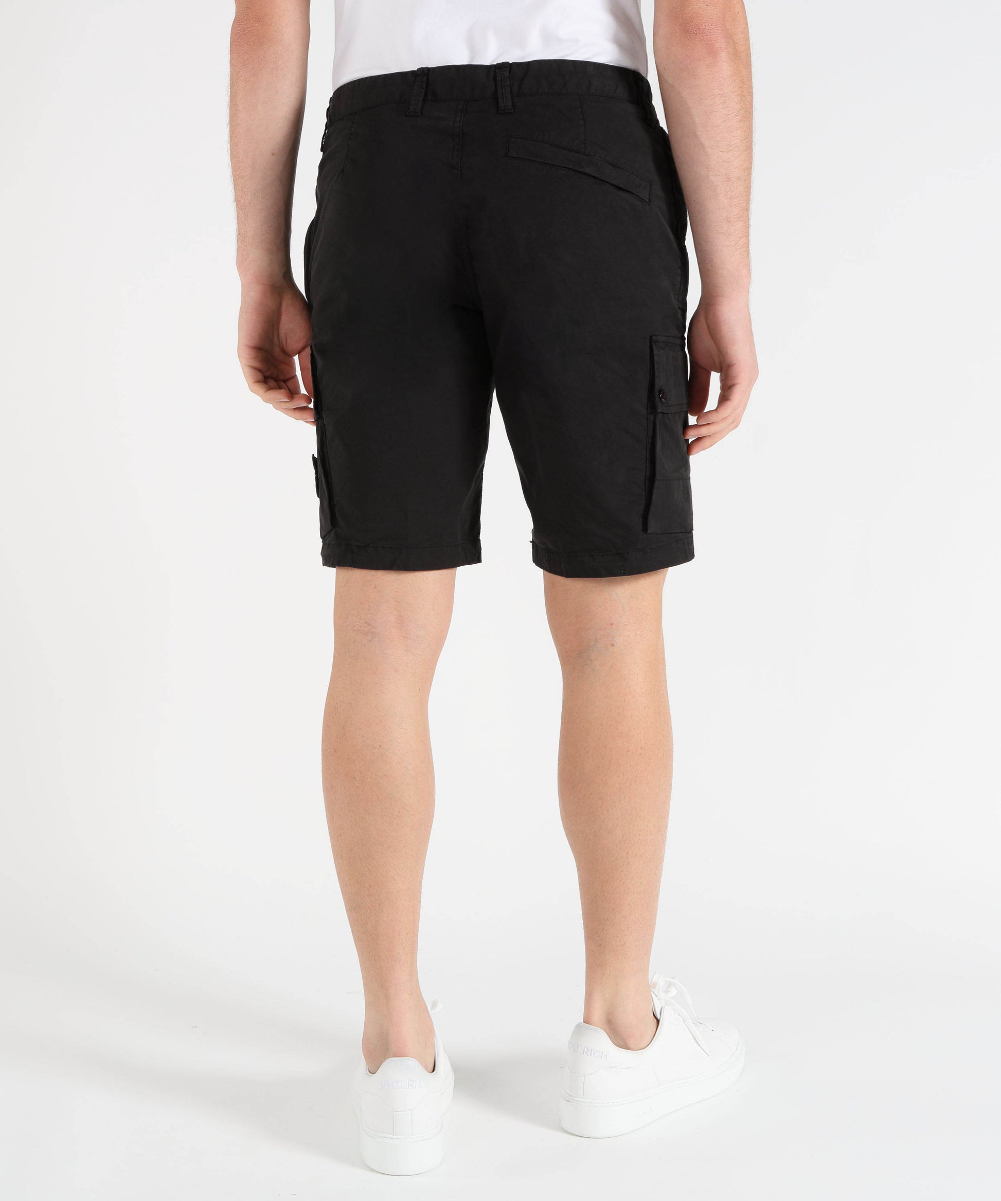 Bermuda STONE ISLAND STRETCH ORGANIC COTTON TWILL - Bermuda cargo vestibilità slim con tasche con zip Nero | STONE ISLAND