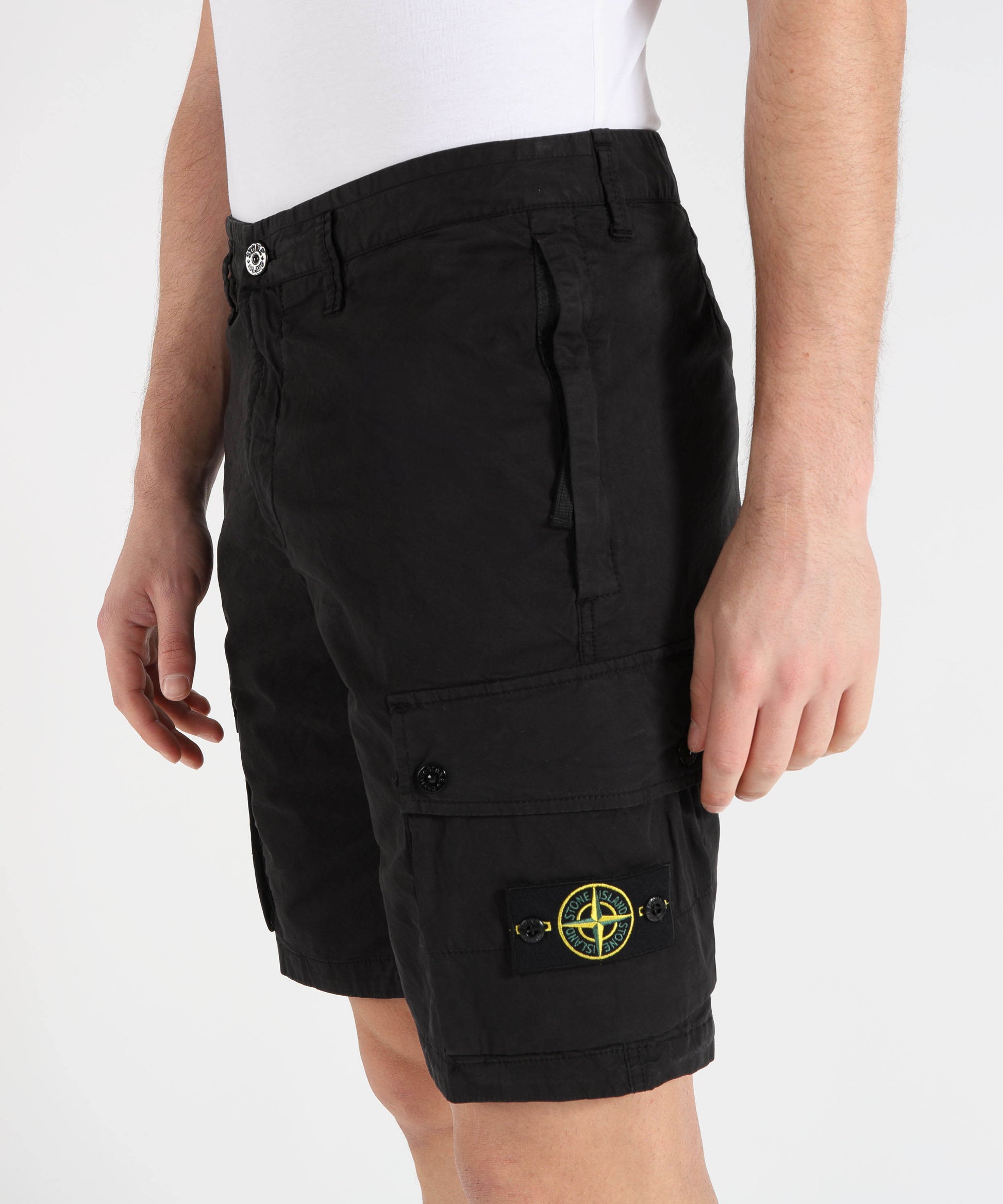 Bermuda STONE ISLAND STRETCH ORGANIC COTTON TWILL - Bermuda cargo vestibilità slim con tasche con zip Nero | STONE ISLAND