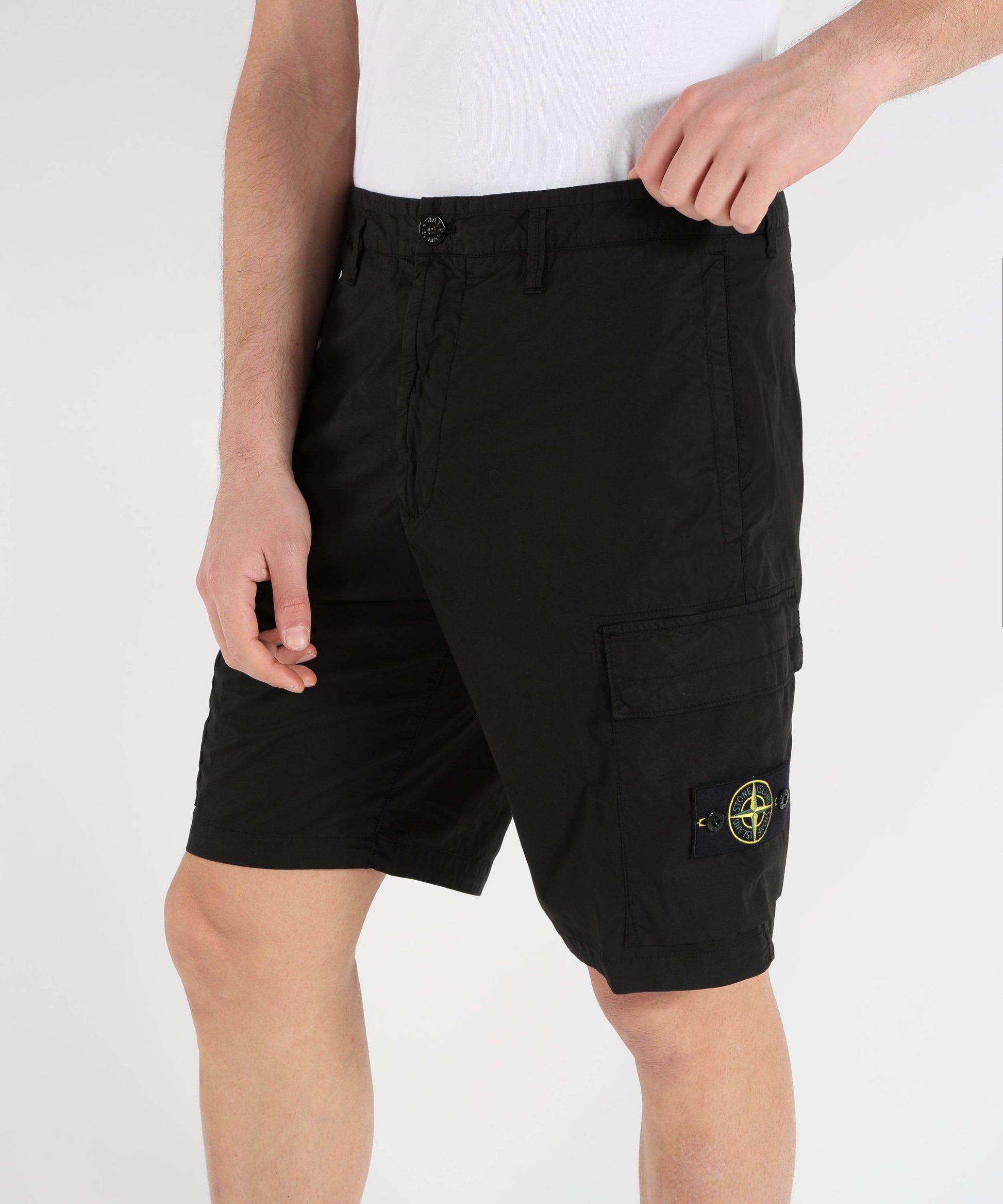 Bermuda STONE ISLAND STRETCH COTTON TELA 'PARACADUTE' - Bermuda cargo vestibilità regular con tasche con zip Nero | STONE ISLAND