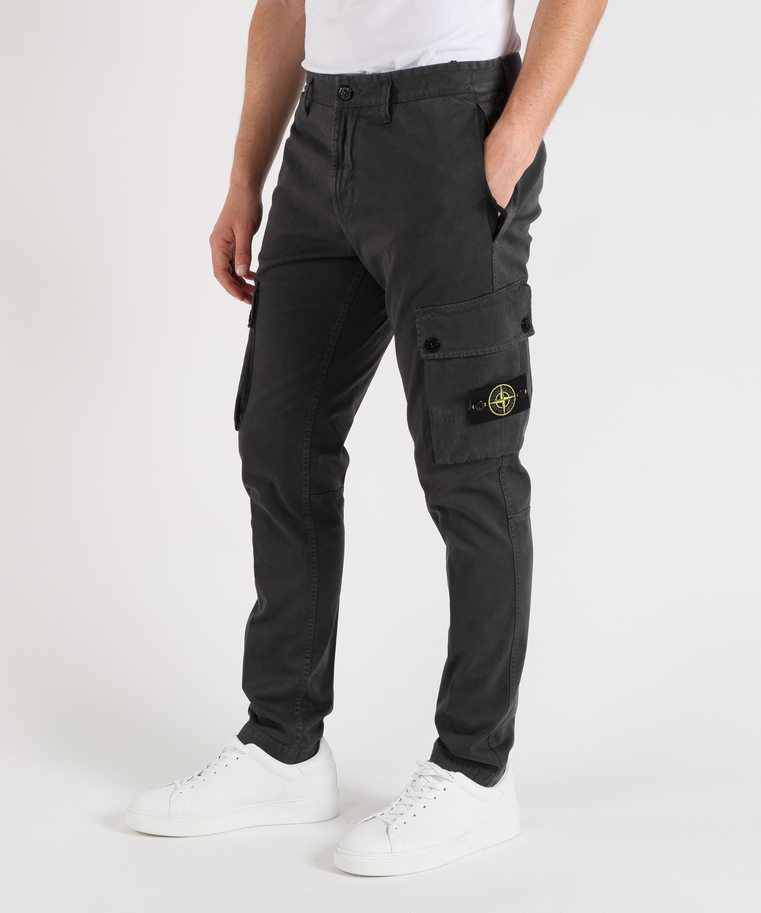 STONE ISLAND STRETCH ORGANIC BROKEN TWILL COTTON 'OLD' EFFECT - Pantalone cargo vestibilità slim con tasche con zip