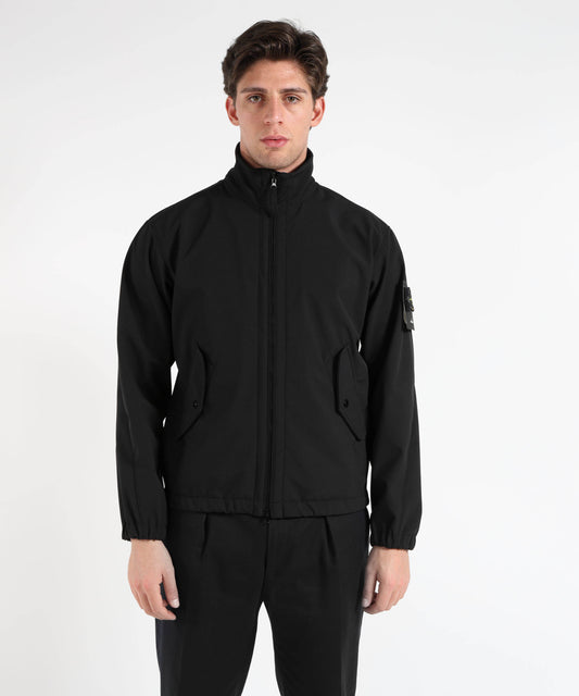Giacche STONE ISLAND LIGHT SOFT SHELL-R E.DYE® TECHNOLOGY IN RECYCLED POLYESTER - Giacca con colletto rigido e membrana resistente ad acqua e vento Nero | STONE ISLAND