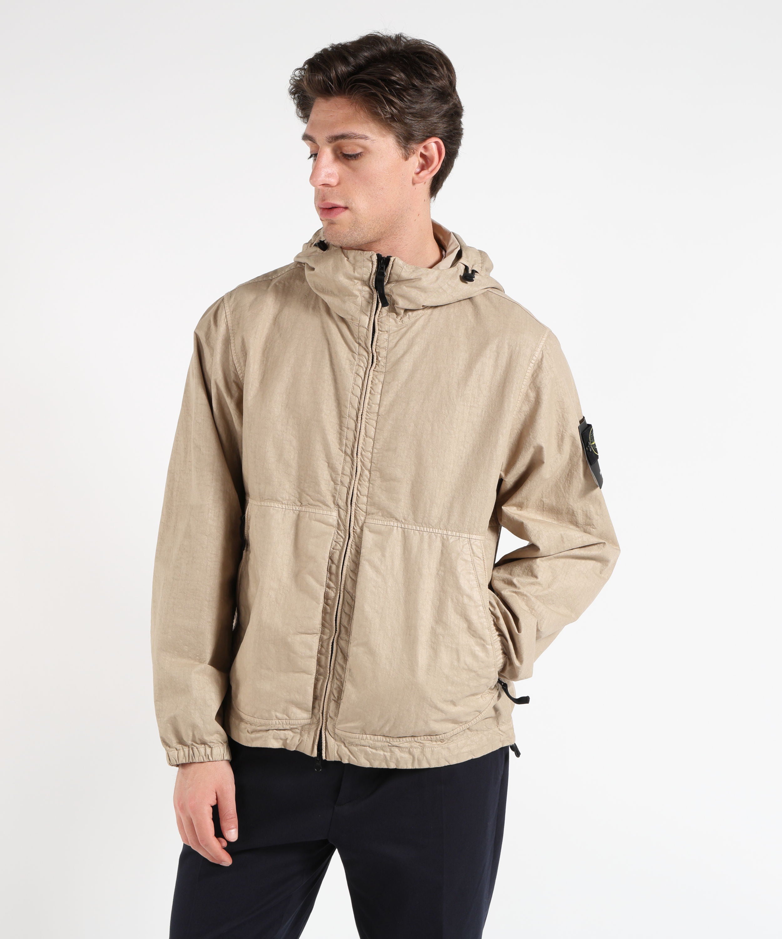 Giacche STONE ISLAND ORGANIC-LOOK NYLON PANAMA-TC - Giacca con cappuccio con zip sul collo alto Deserto | STONE ISLAND