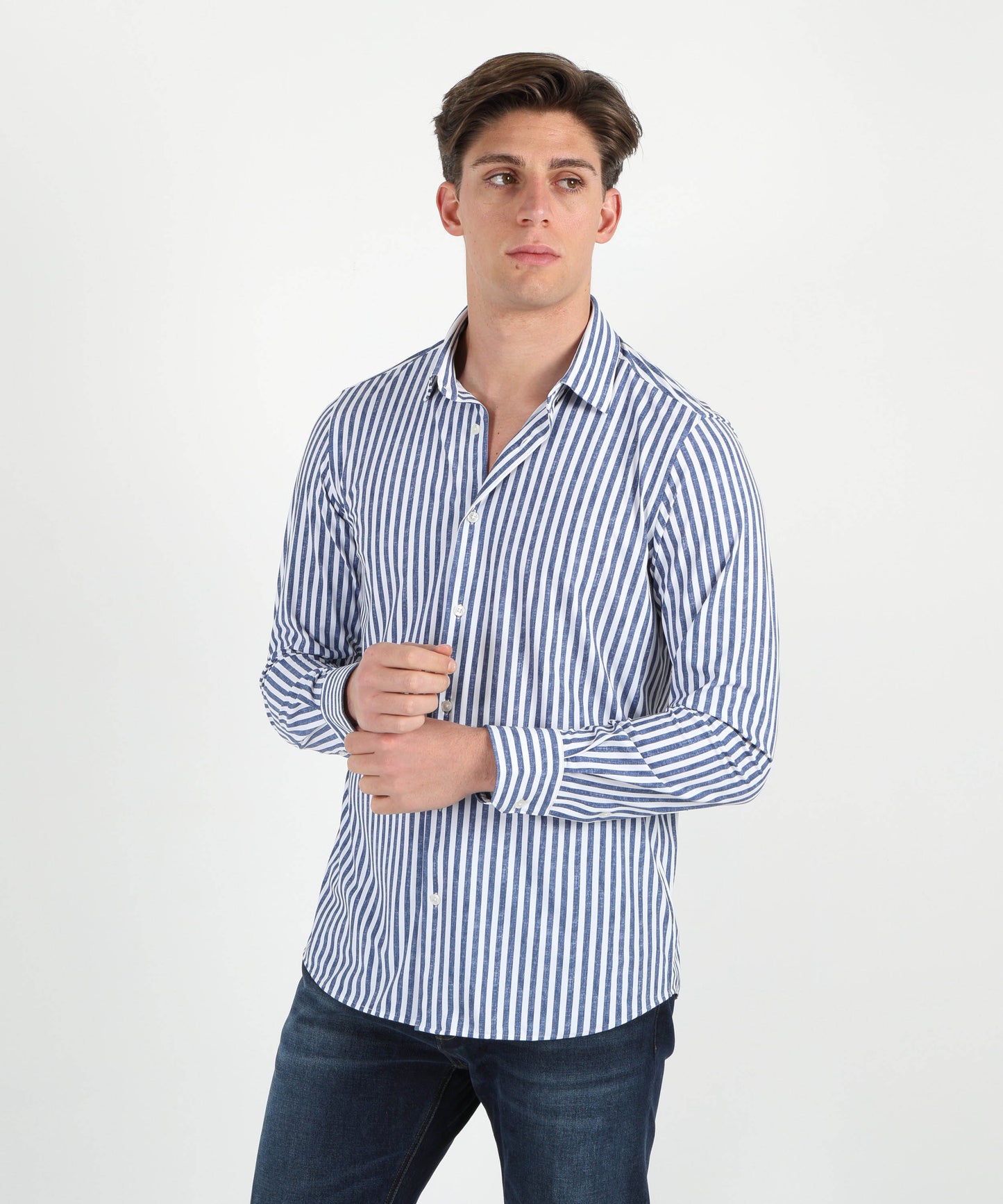 ARCHIVIUM semi-spread collar, tailored fit