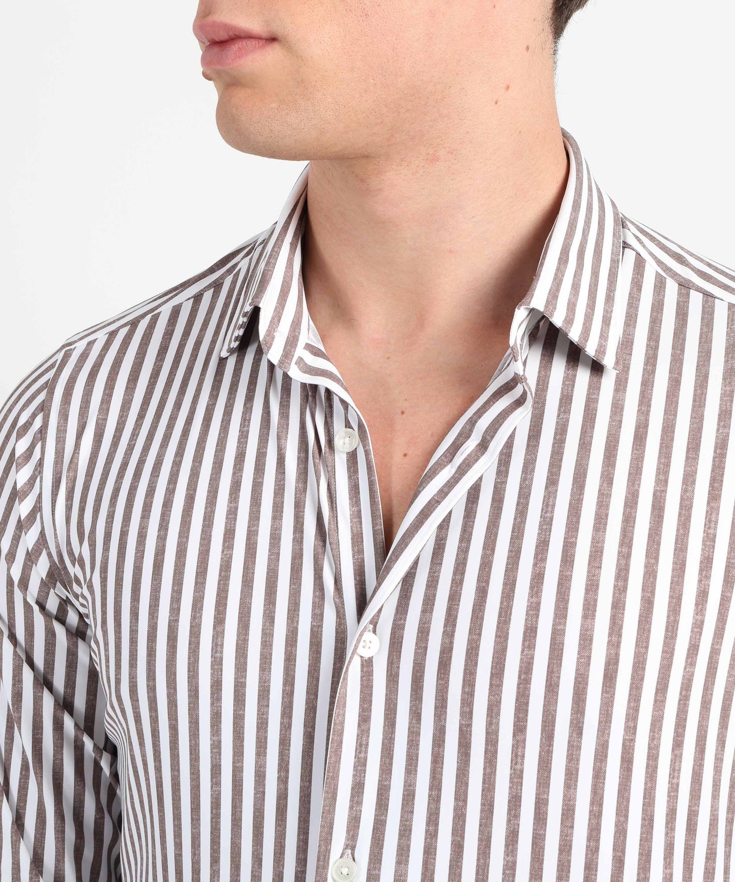 ARCHIVIUM semi-spread collar, tailored fit