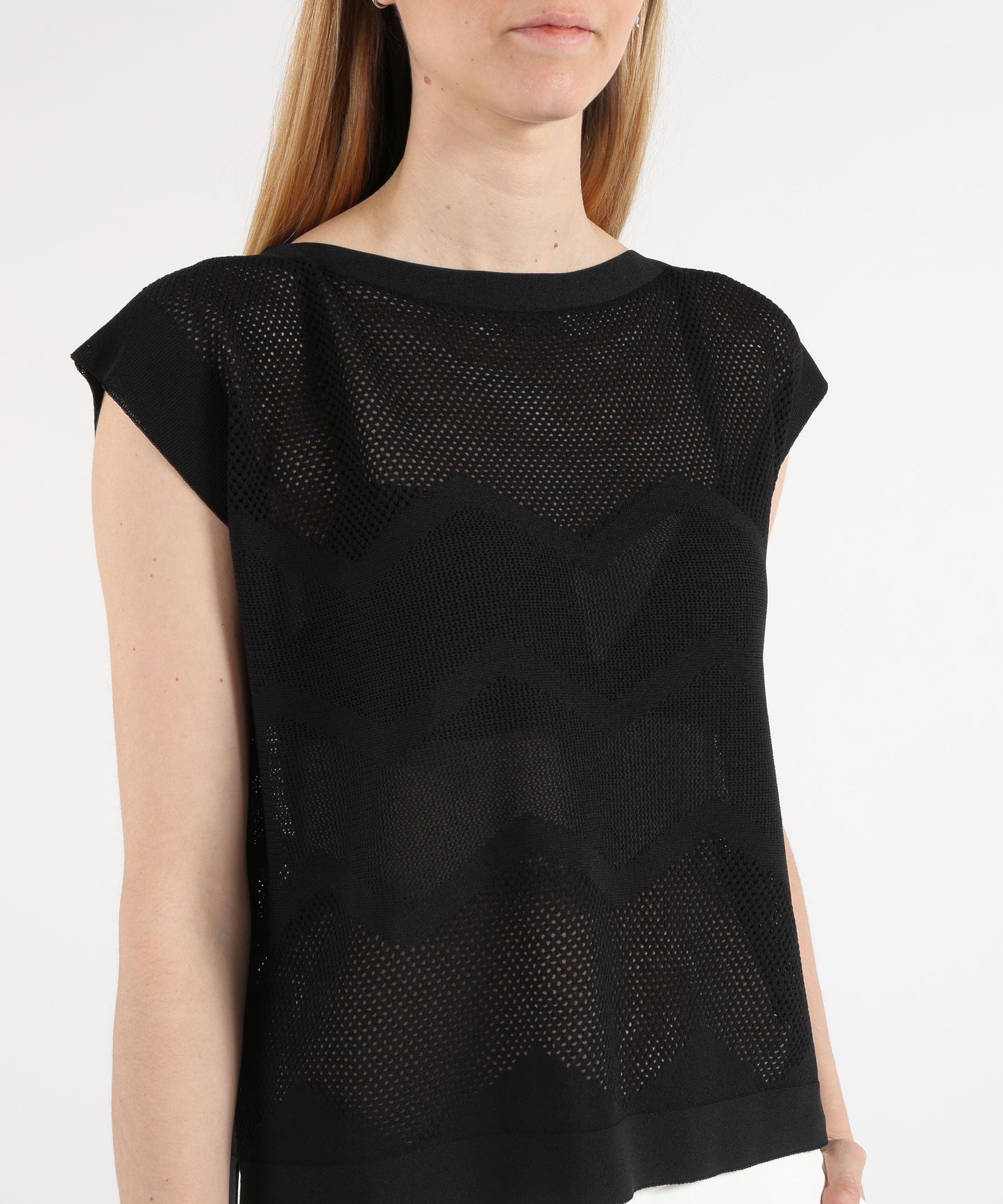 D.EXTERIOR Perforated-Effect Top
