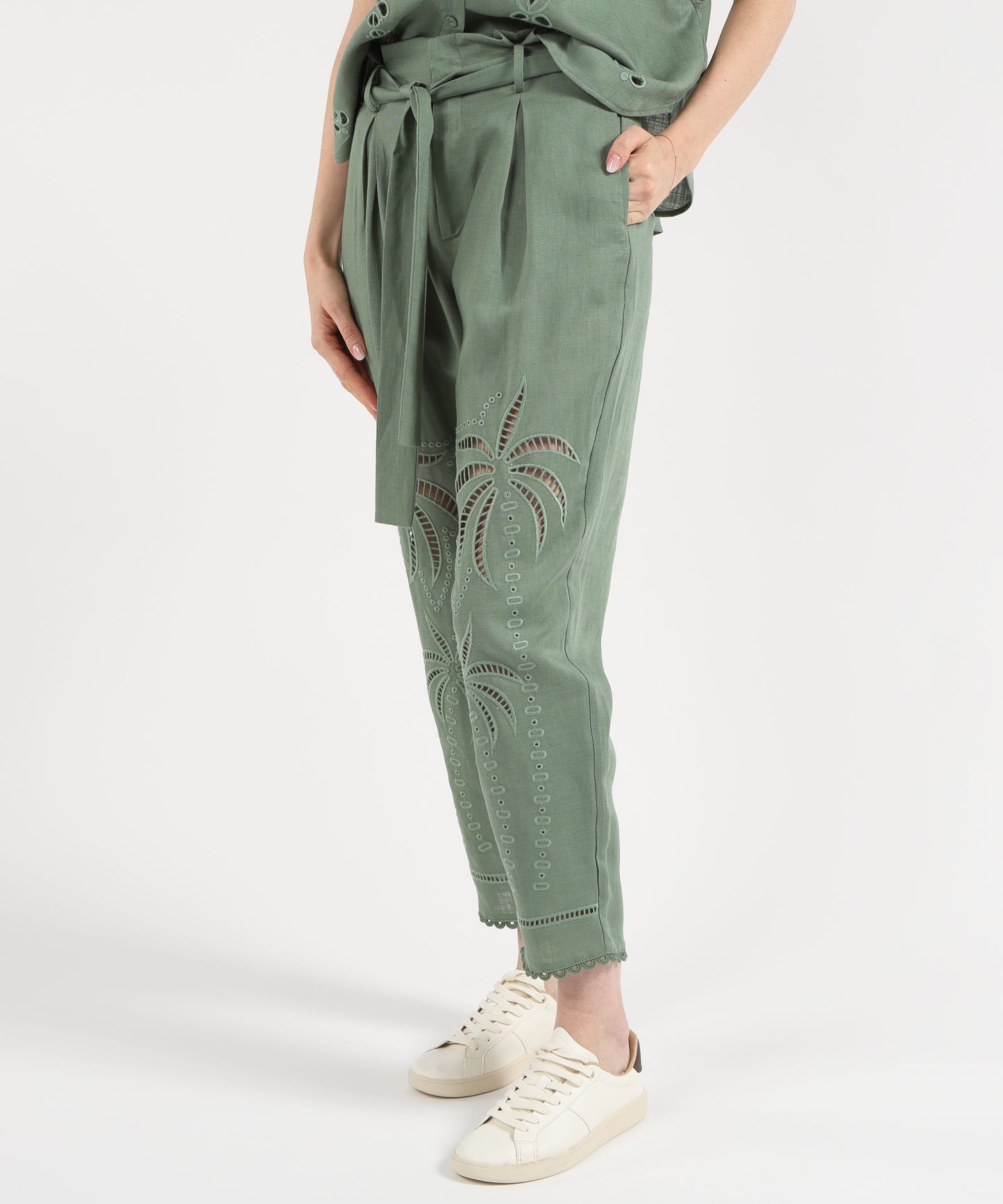 Amosa Floral Embroidered Tapered Pants
