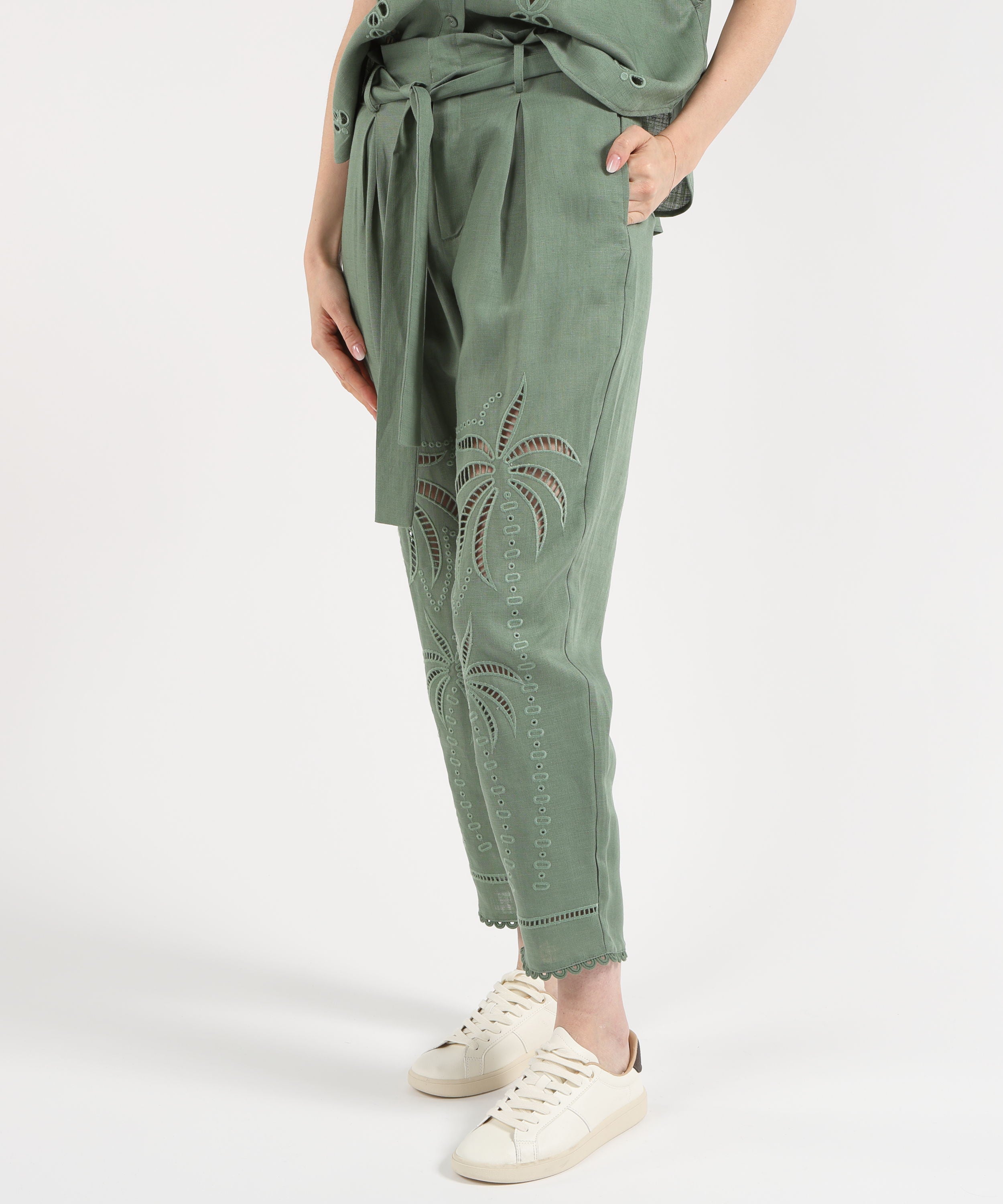 Trousers Amosa Floral Embroidered Tapered Pants Verde | Amosa