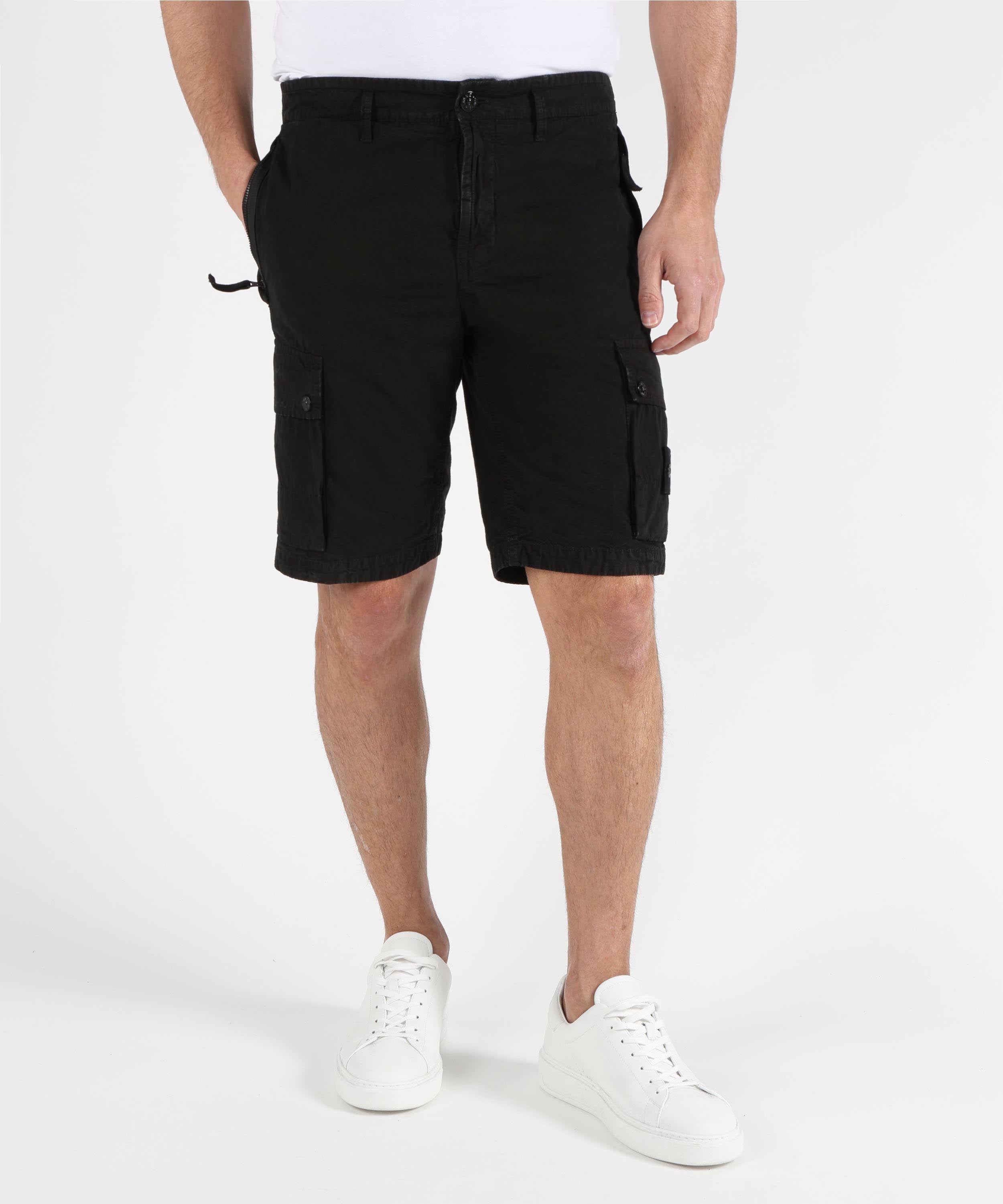Bermuda STONE ISLAND BRUSHED ORGANIC COTTON CANVAS 'OLD' EFFECT - Shorts cargo vestibilità slim con tasche con zip Nero | STONE ISLAND
