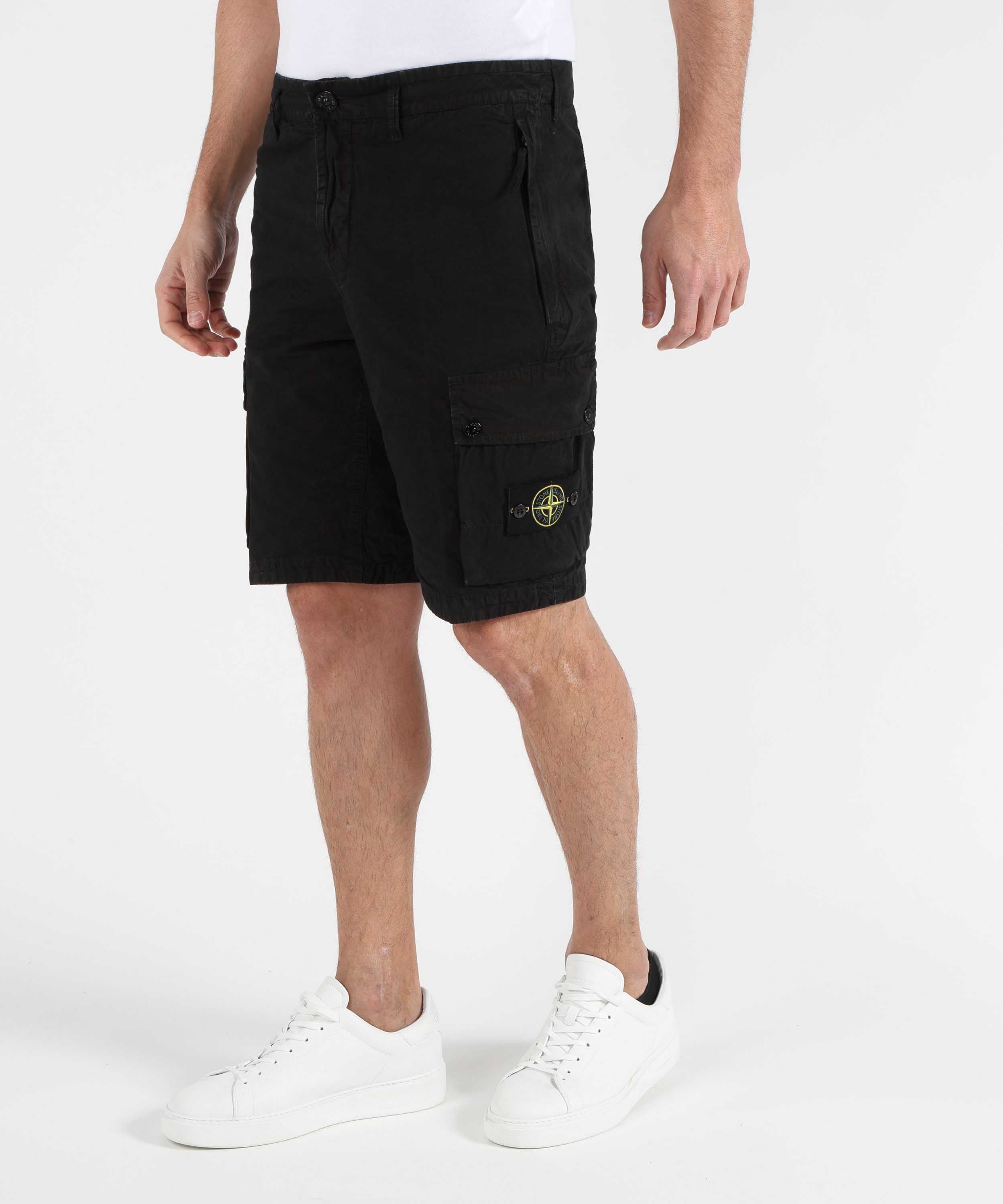 Bermuda STONE ISLAND BRUSHED ORGANIC COTTON CANVAS 'OLD' EFFECT - Shorts cargo vestibilità slim con tasche con zip Nero | STONE ISLAND