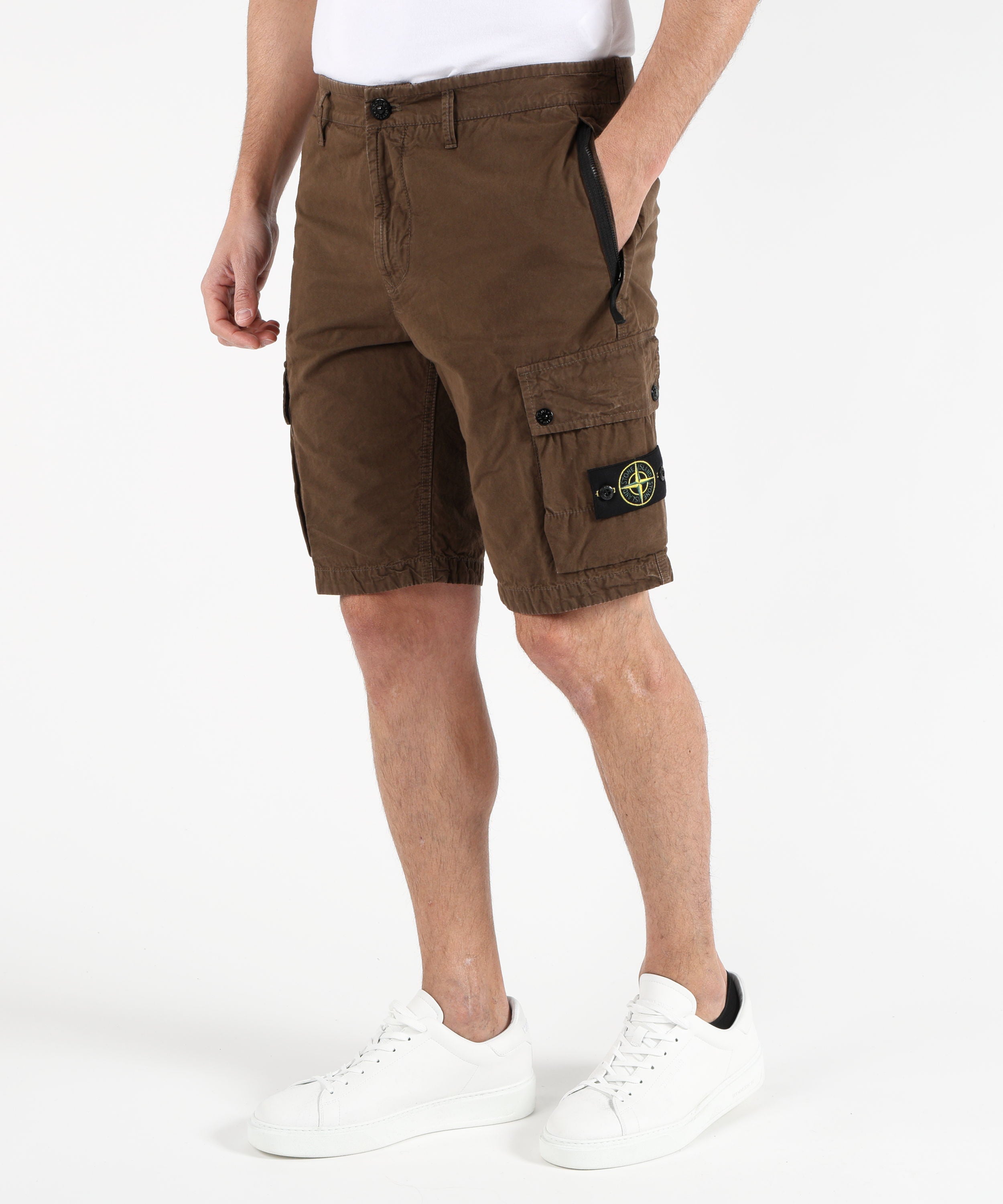 Bermuda STONE ISLAND BRUSHED ORGANIC COTTON CANVAS 'OLD' EFFECT - Shorts cargo vestibilità slim con tasche con zip Marrone | STONE ISLAND