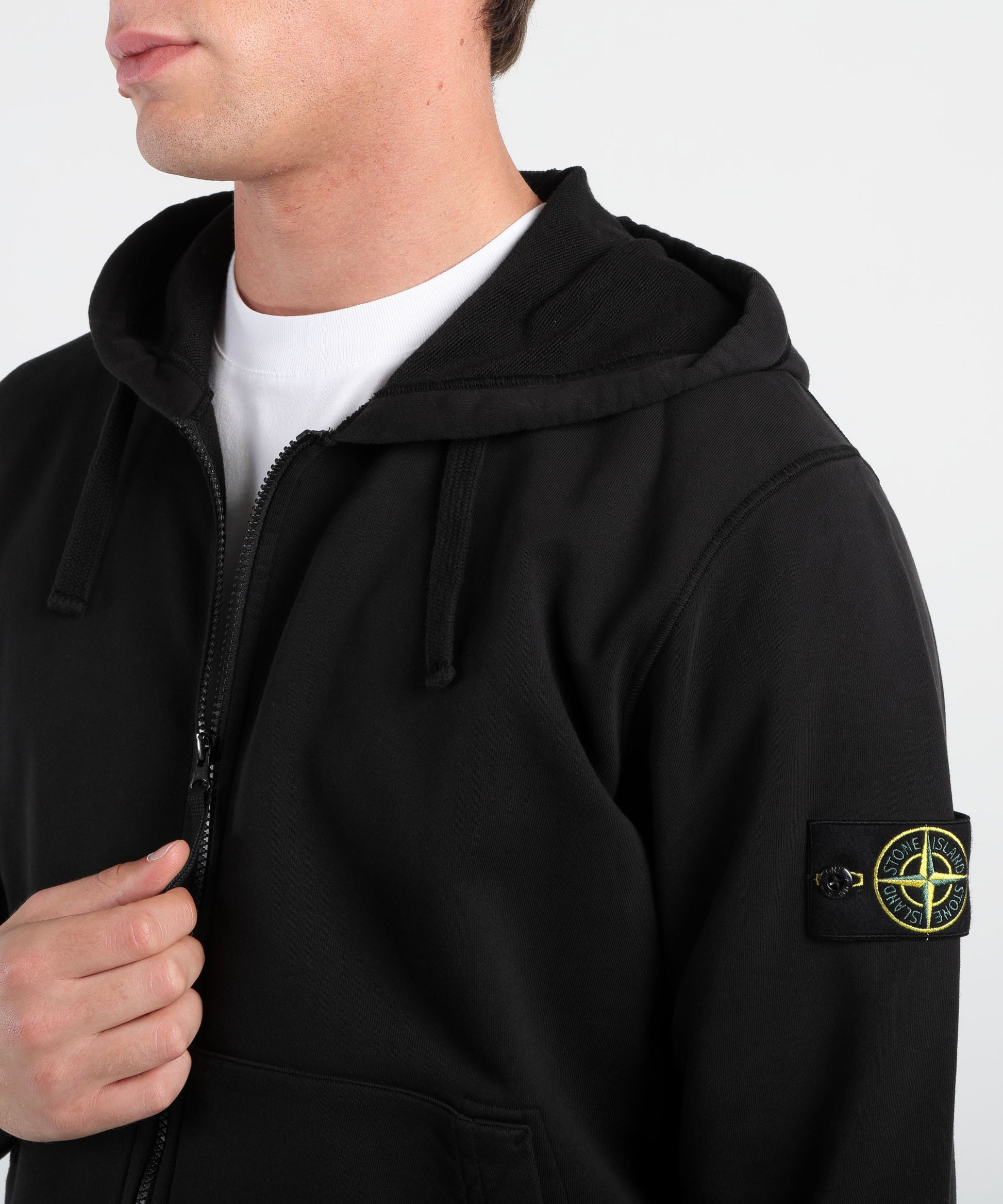 Felpe STONE ISLAND Felpa vestibilità regular con cappuccio, zip e tasche Nero | STONE ISLAND