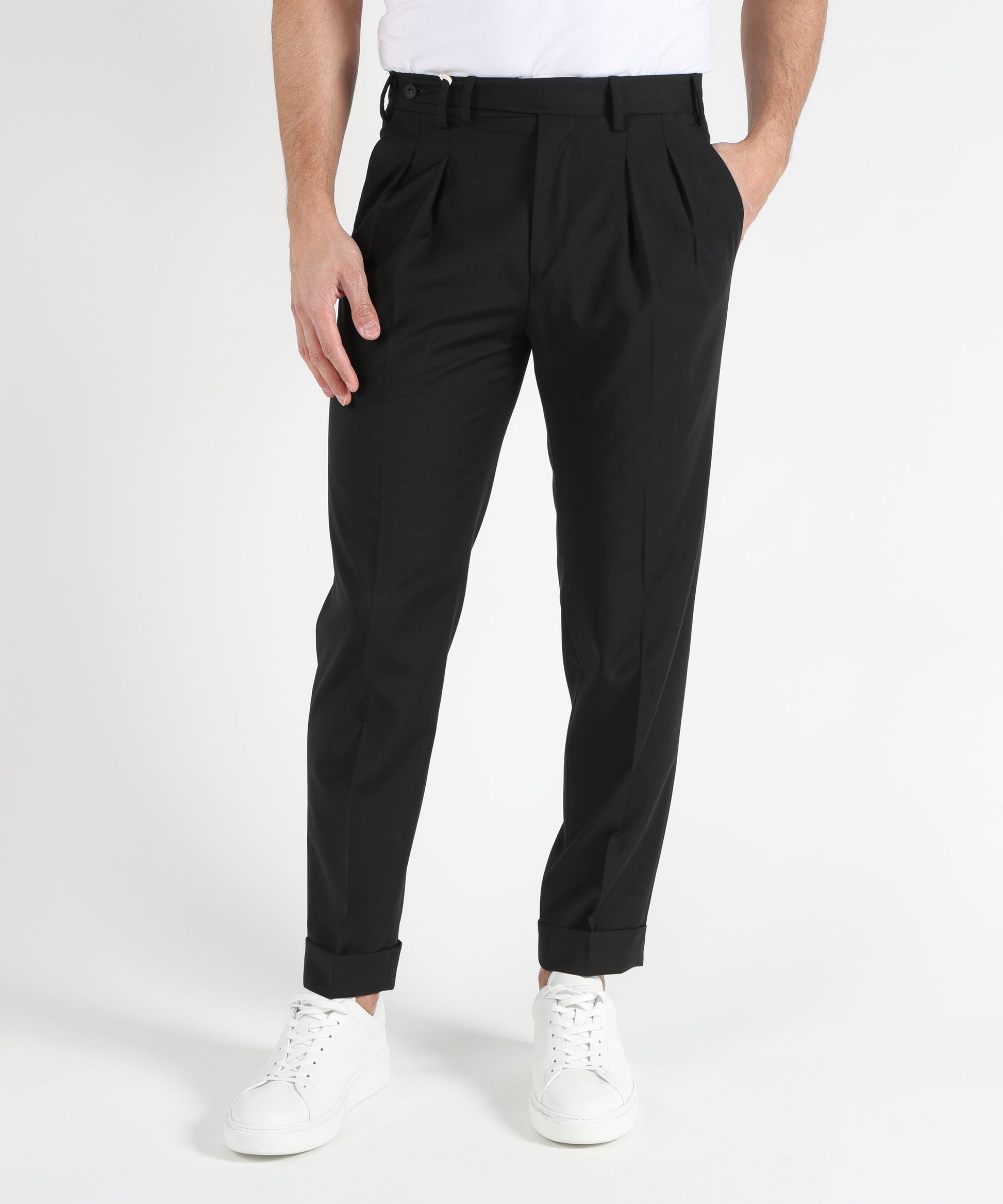 Trousers MARINO Tailored Trousers with Double Pleats, Slanted Pockets and Turn-Up Hem Nero | MARINO