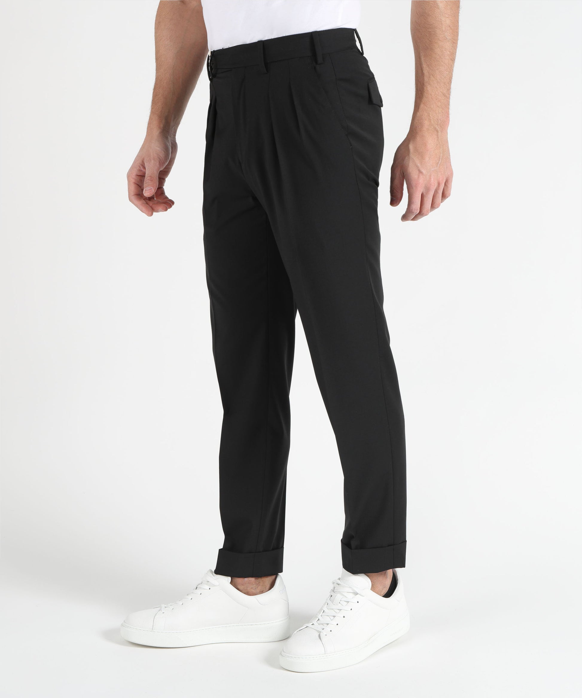 Trousers MARINO Tailored Trousers with Double Pleats, Slanted Pockets and Turn-Up Hem Nero | MARINO