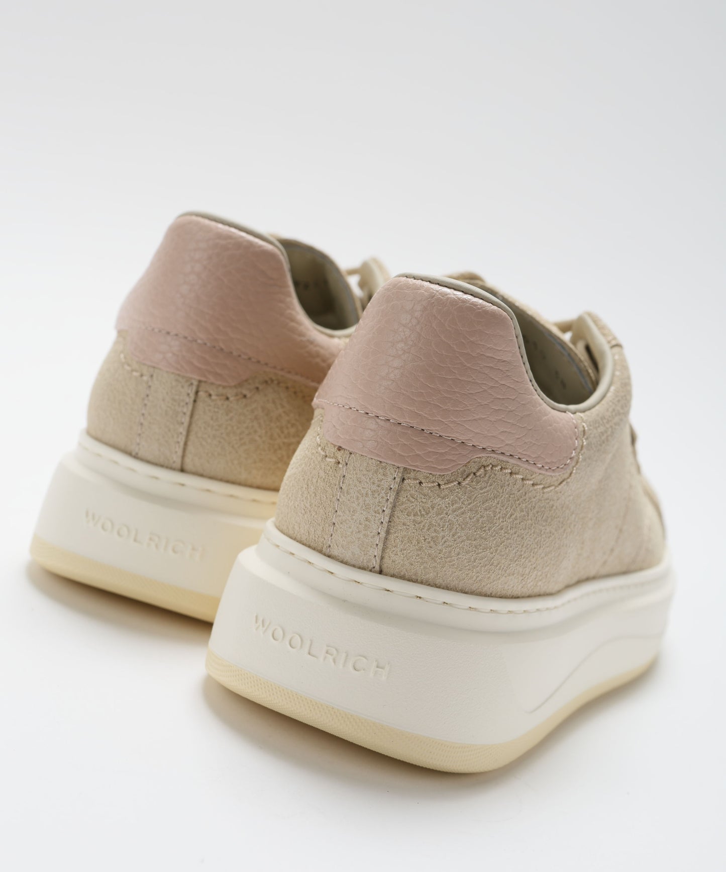 WOOLRICH Sneakers in Pelle Abrasiva – Dettagli Rosa e Logo